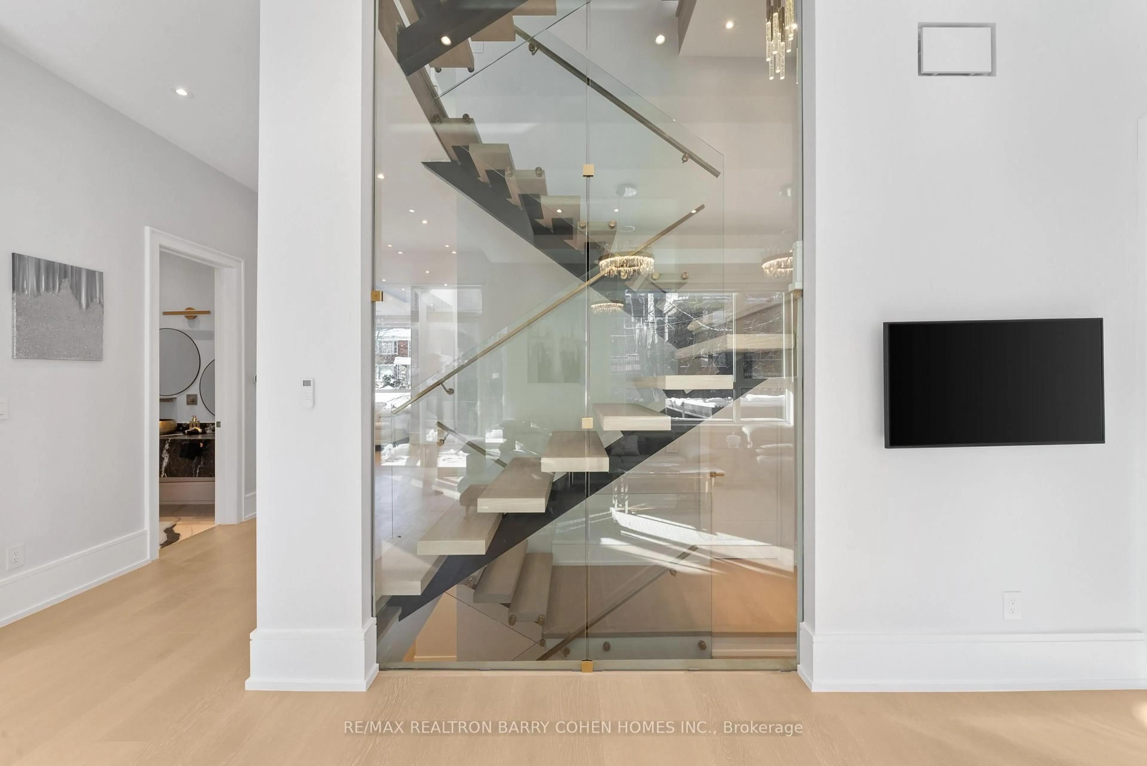 Stairs for 615 Briar Hill Ave, Toronto Ontario M5N 1N4