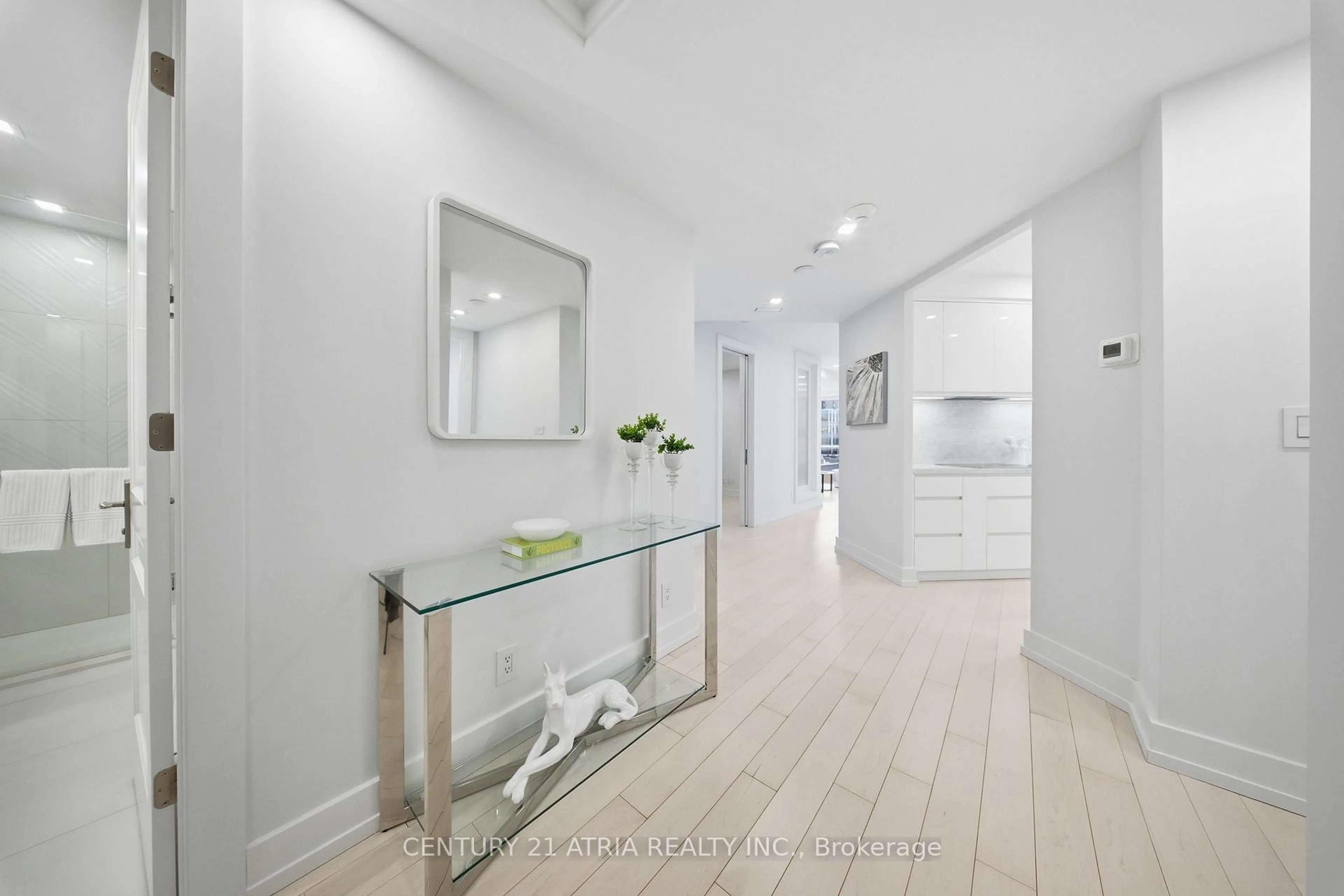 Indoor entryway for 10 Bellair St #603, Toronto Ontario M5R 3T8