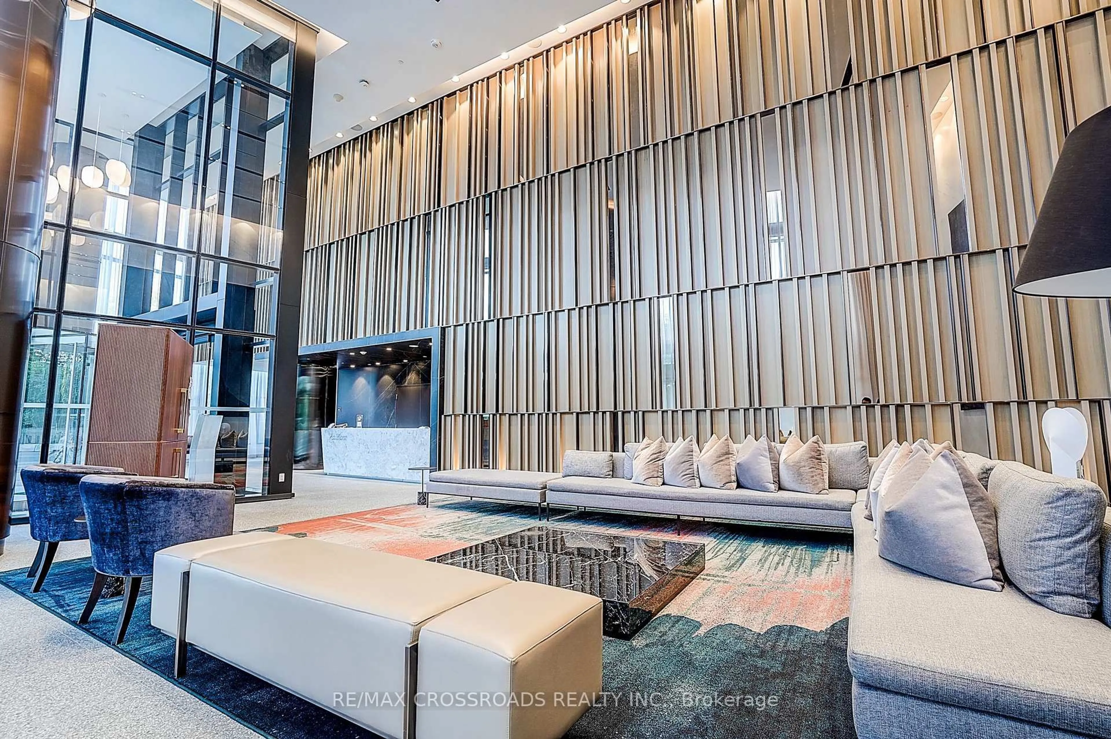 Lobby for 585 Bloor St #219, Toronto Ontario M4W 0B3