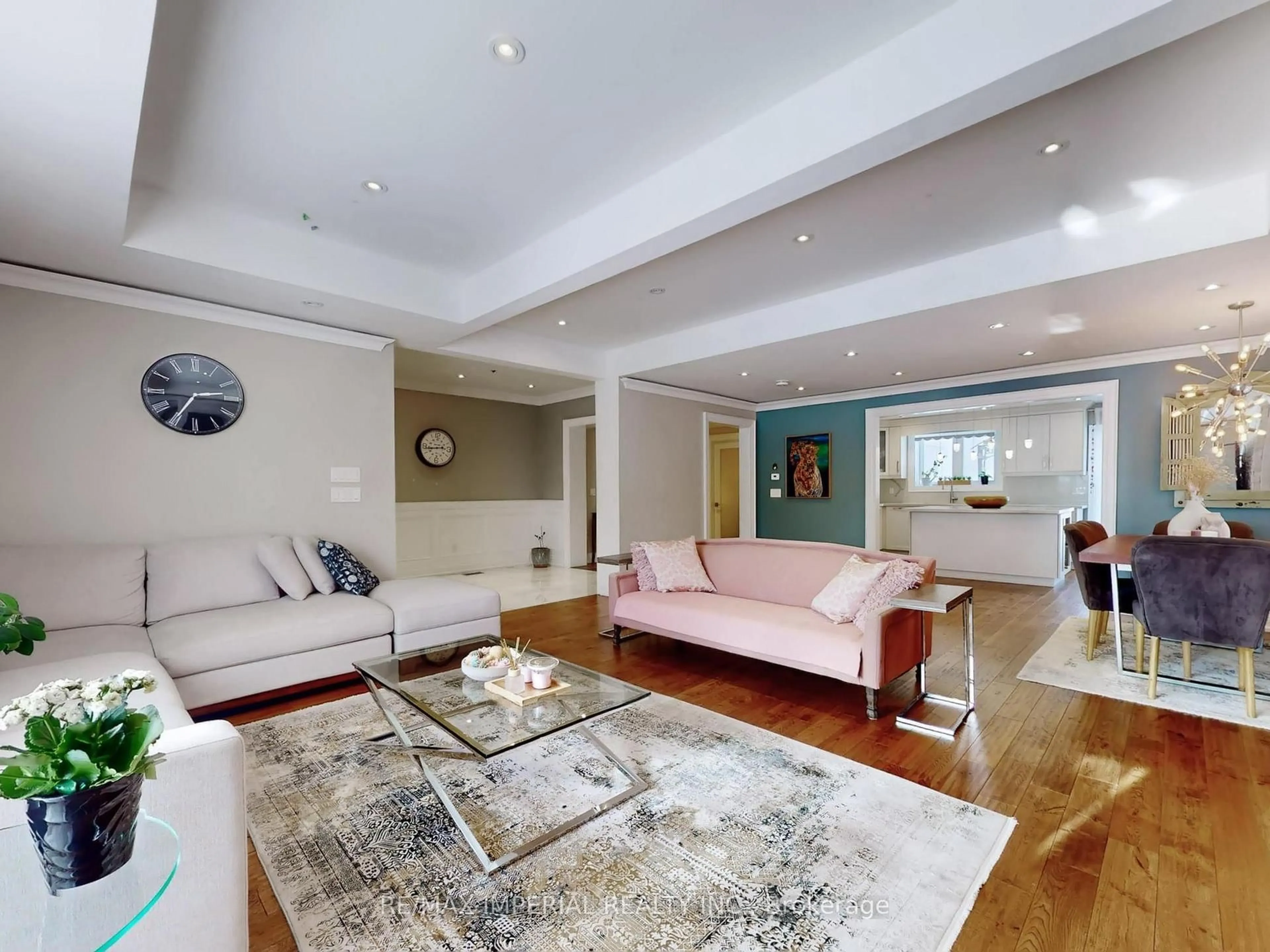 Living room with furniture, unknown for 35 Waddington Cres, Toronto Ontario M2J 2Z9