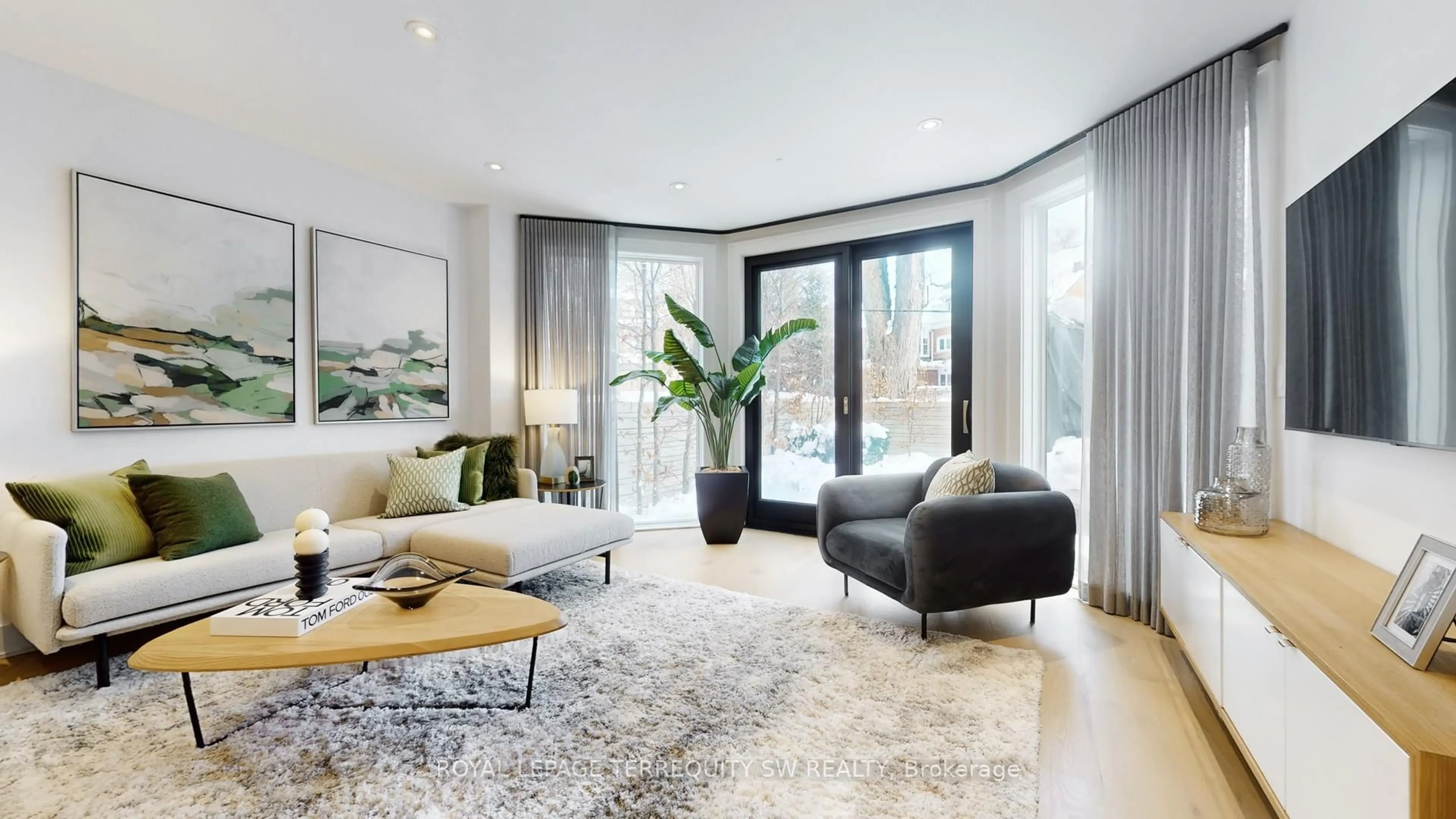 Living room with furniture, unknown for 96 Summerhill Ave, Toronto Ontario M4T 1B2