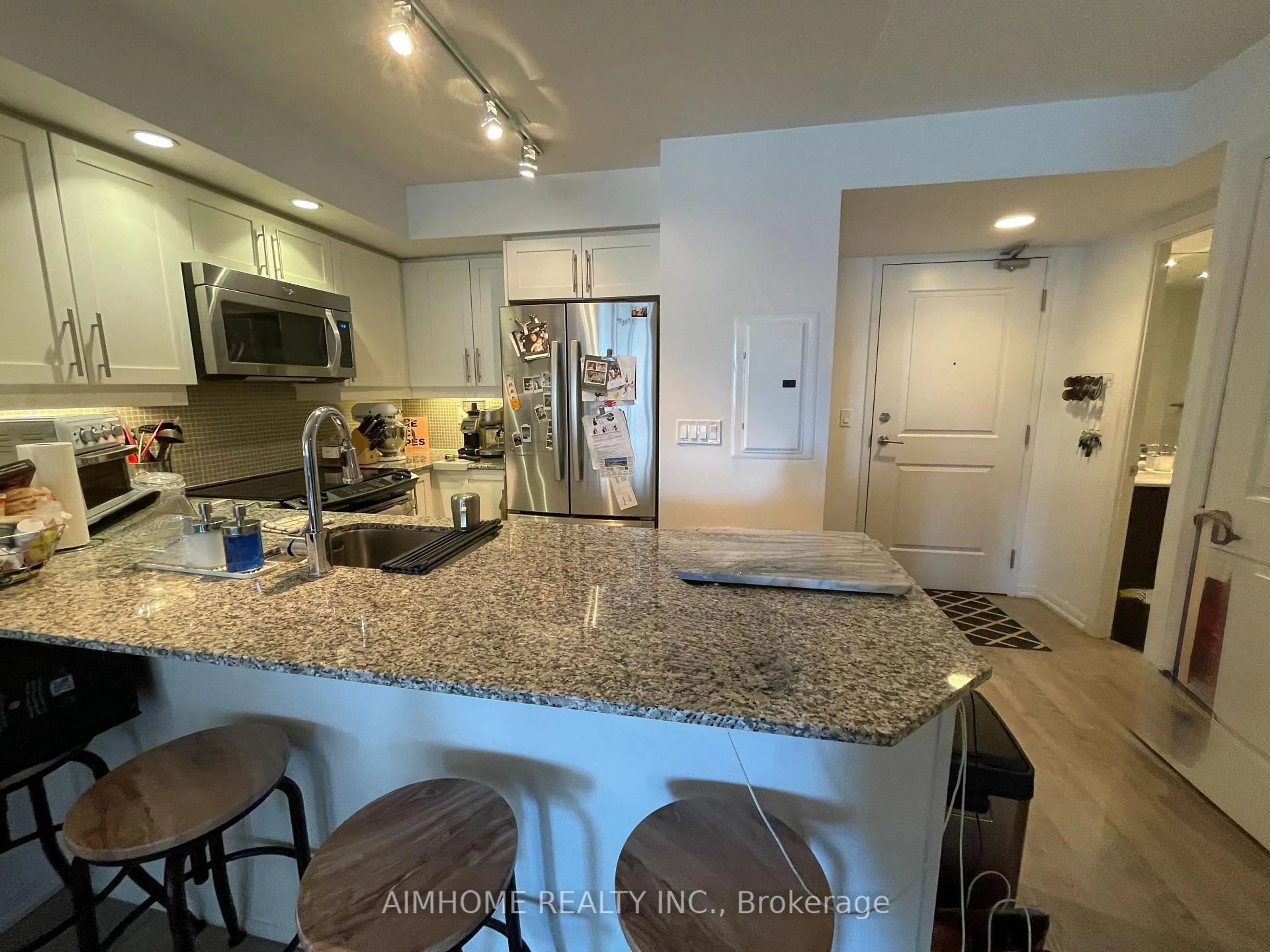 Open concept kitchen, ceramic/tile floor for 85 East Liberty St #907, Toronto Ontario M6K 3R4