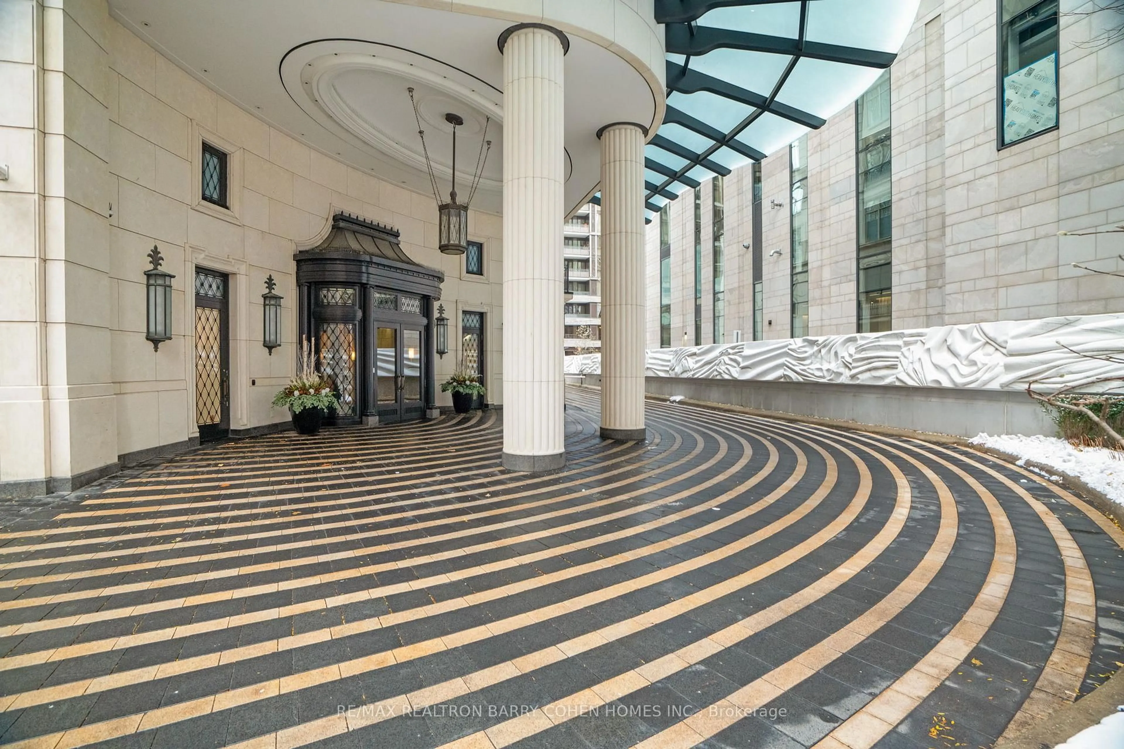 Lobby for 1 St Thomas St #1A, Toronto Ontario M5S 3M5