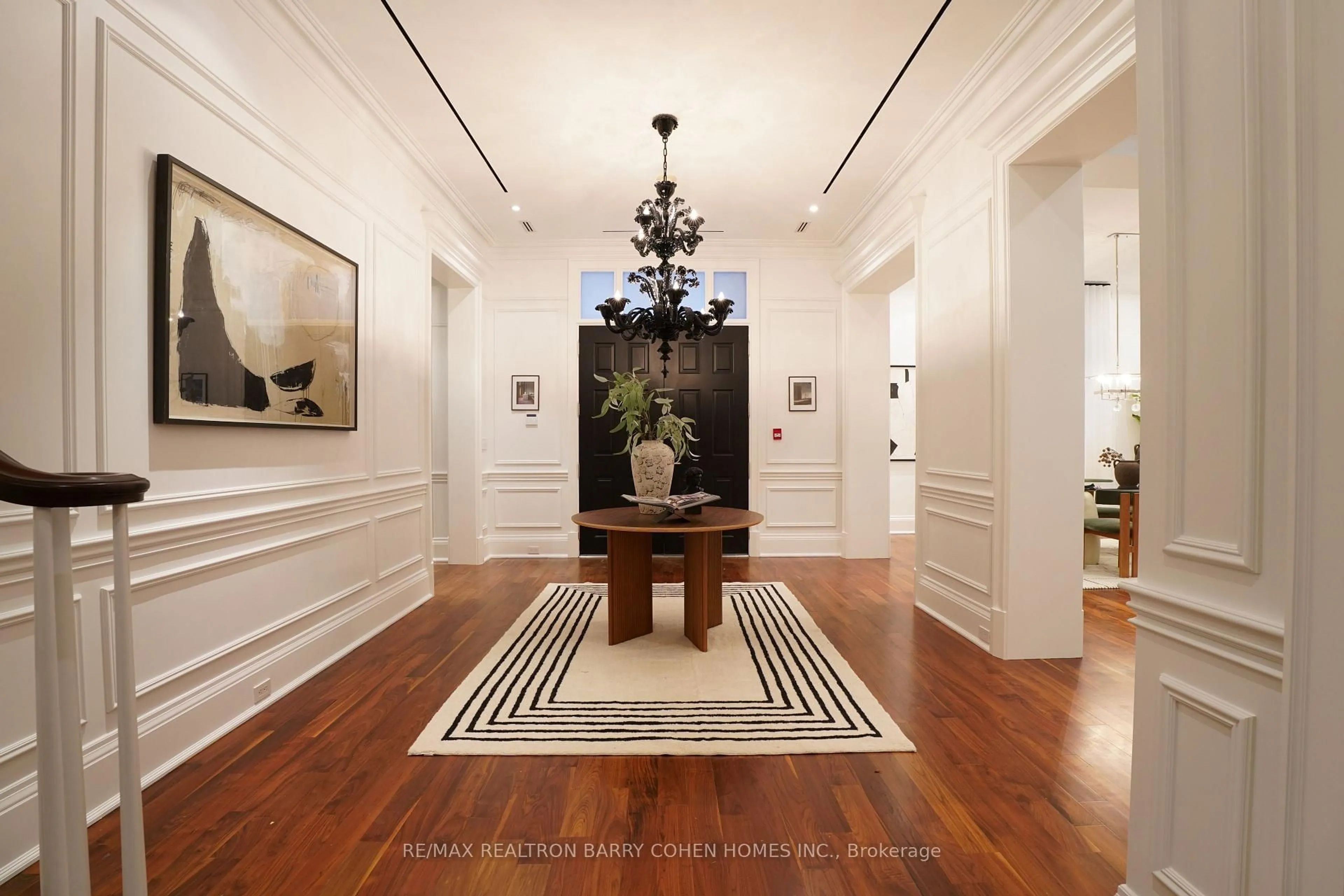 Indoor foyer for 1 St Thomas St #1A, Toronto Ontario M5S 3M5