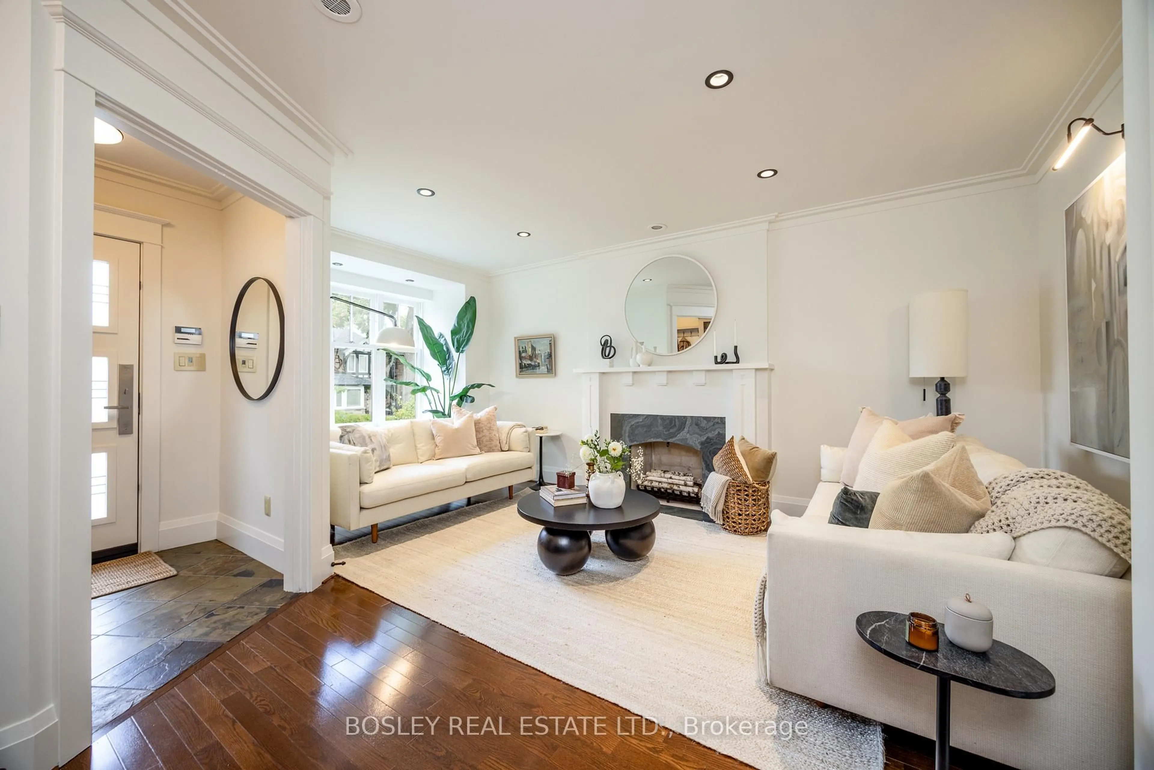 Living room with furniture, unknown for 351 Woburn Ave, Toronto Ontario M5M 1L3