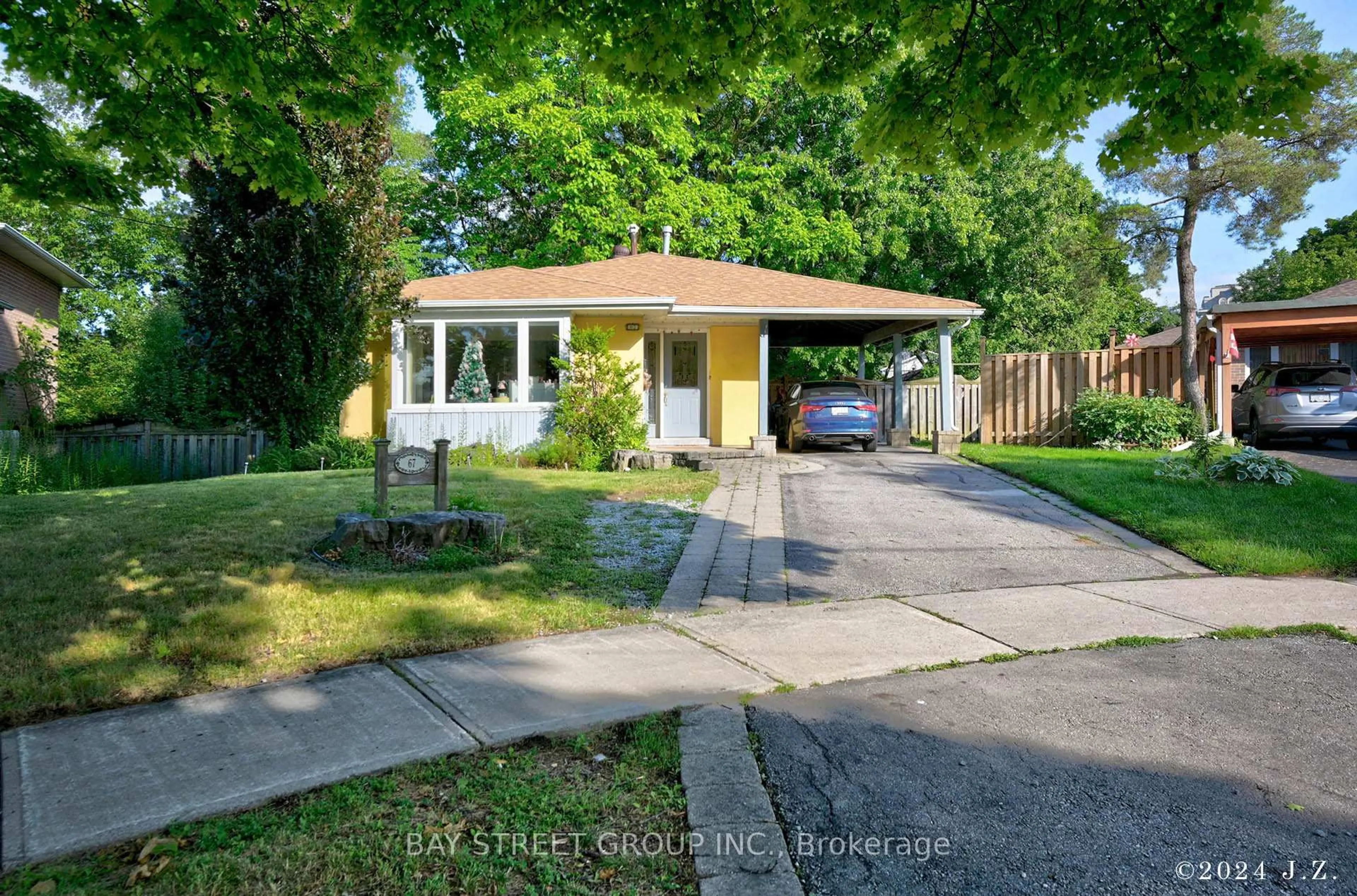 A pic from outside/outdoor area/front of a property/back of a property/a pic from drone, street for 67 Grove Park Cres, Toronto Ontario M2J 2C7