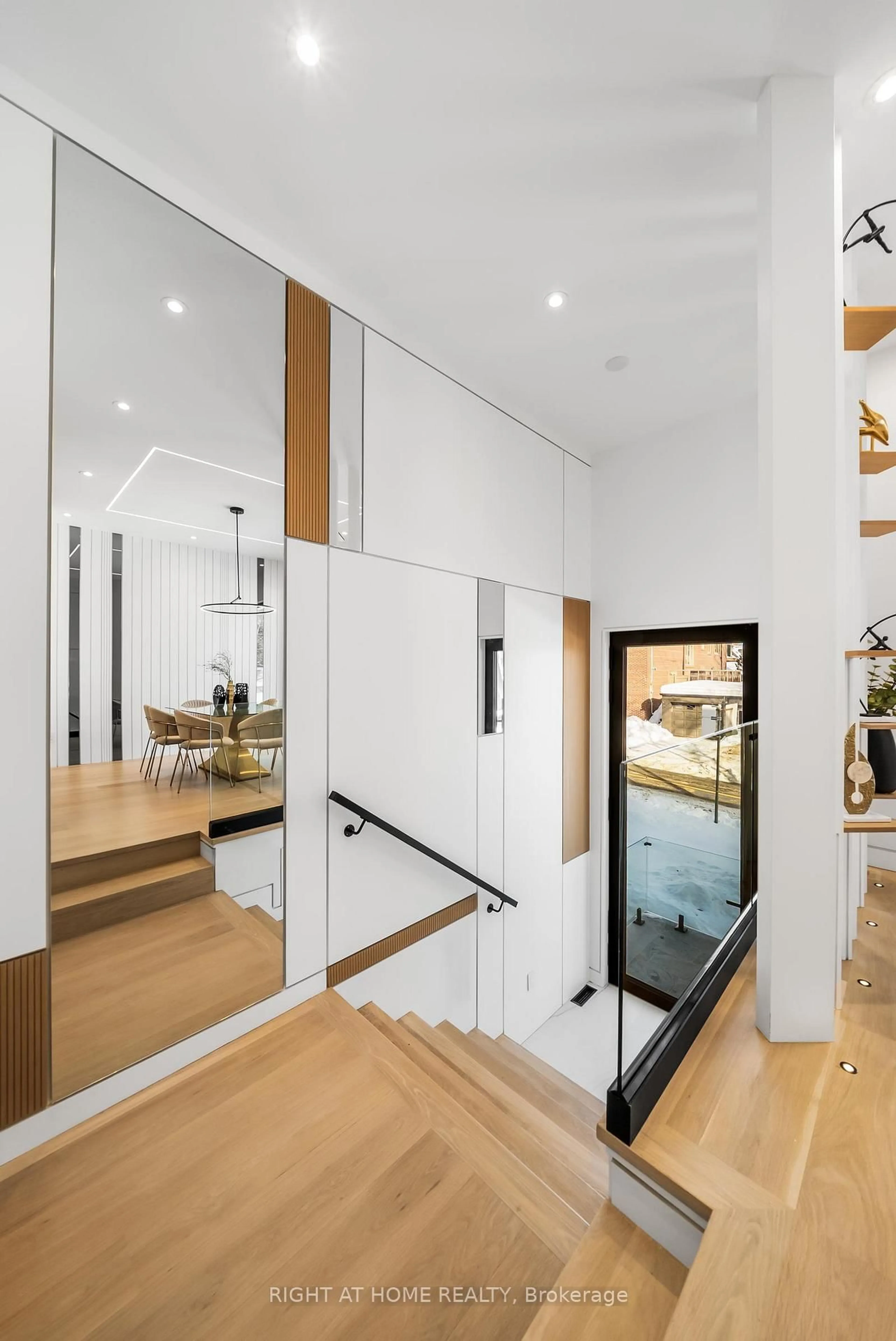 Indoor foyer for 74B Rathnelly Ave, Toronto Ontario M4V 2M6