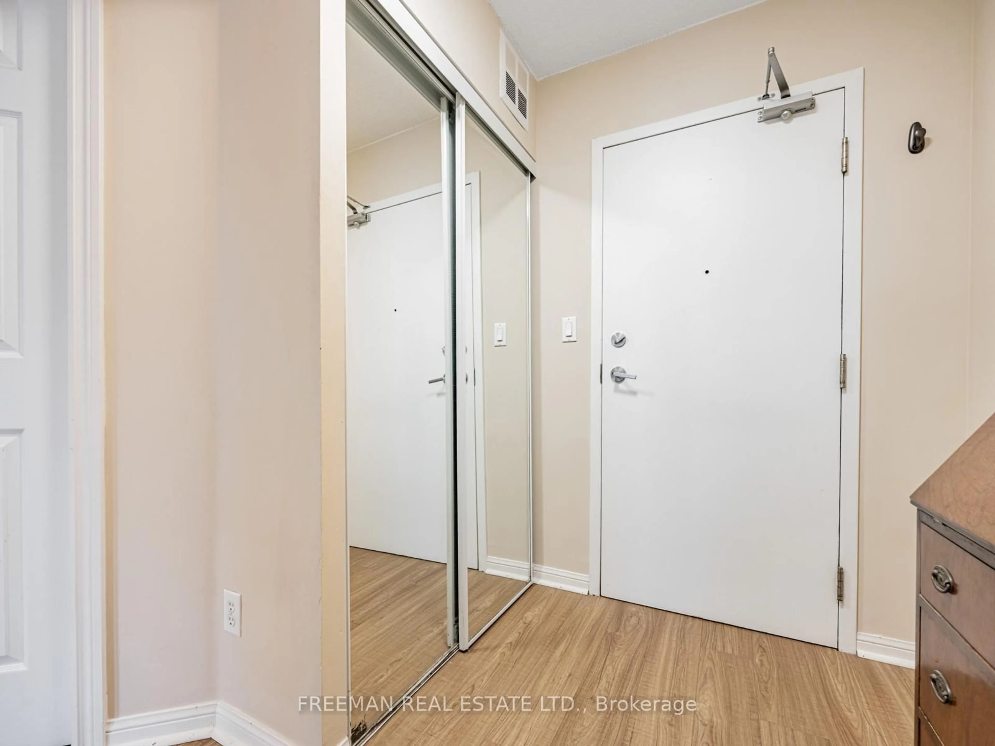 Indoor entryway for 260 Merton St #508, Toronto Ontario M4S 3G2
