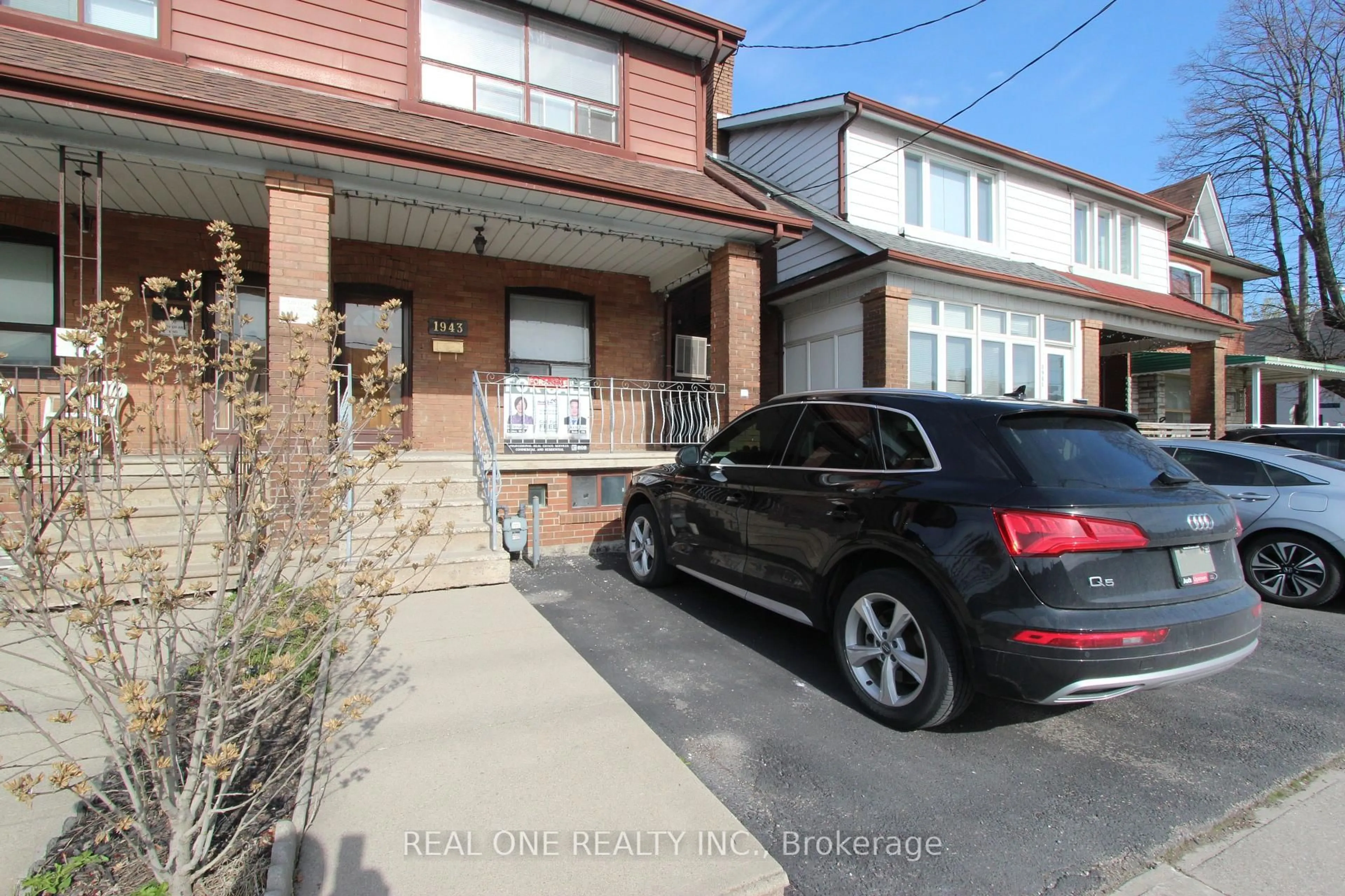 Unknown for 1943 Dufferin St, Toronto Ontario M6E 3P8