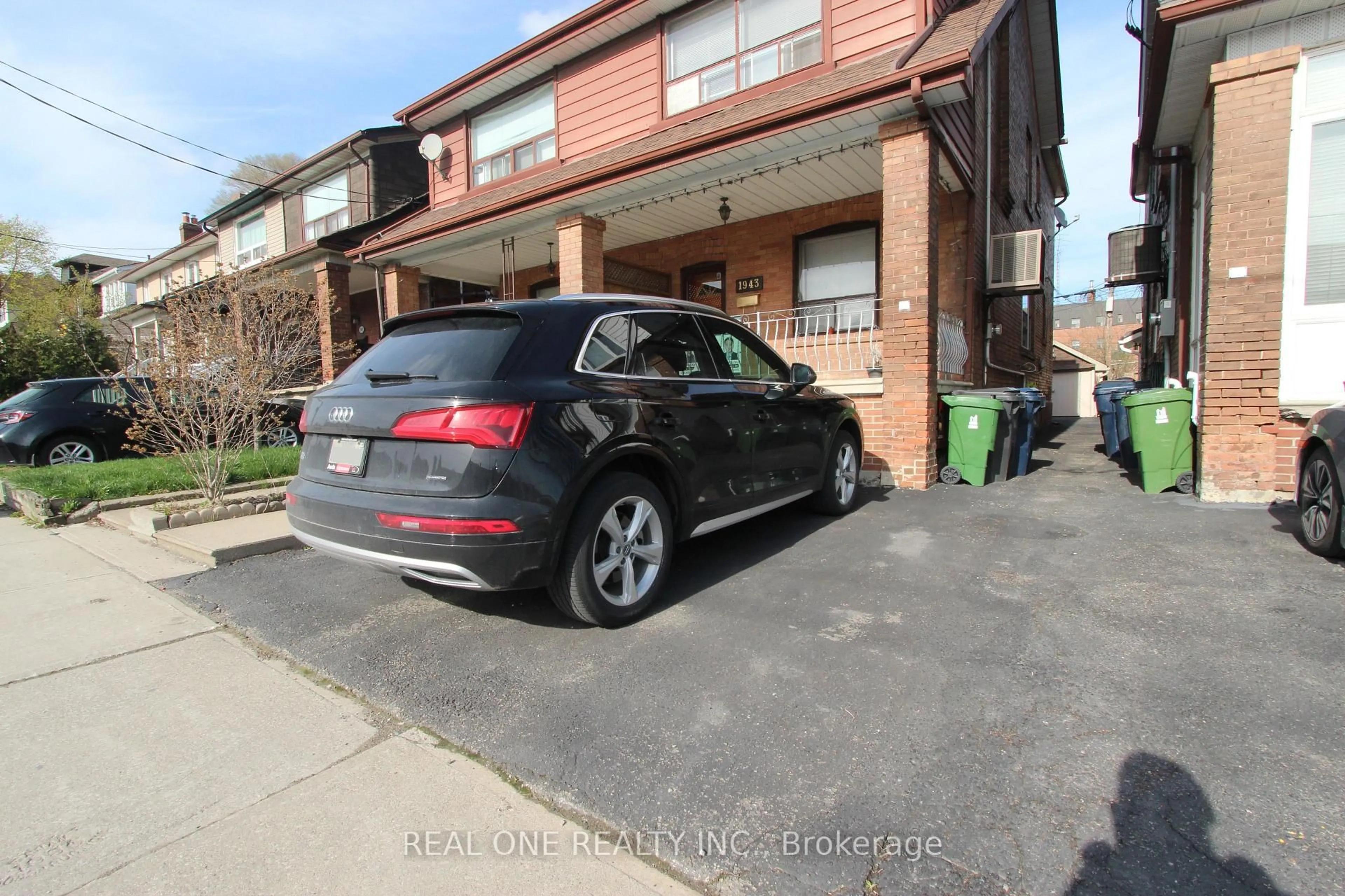 Parking for 1943 Dufferin St, Toronto Ontario M6E 3P8