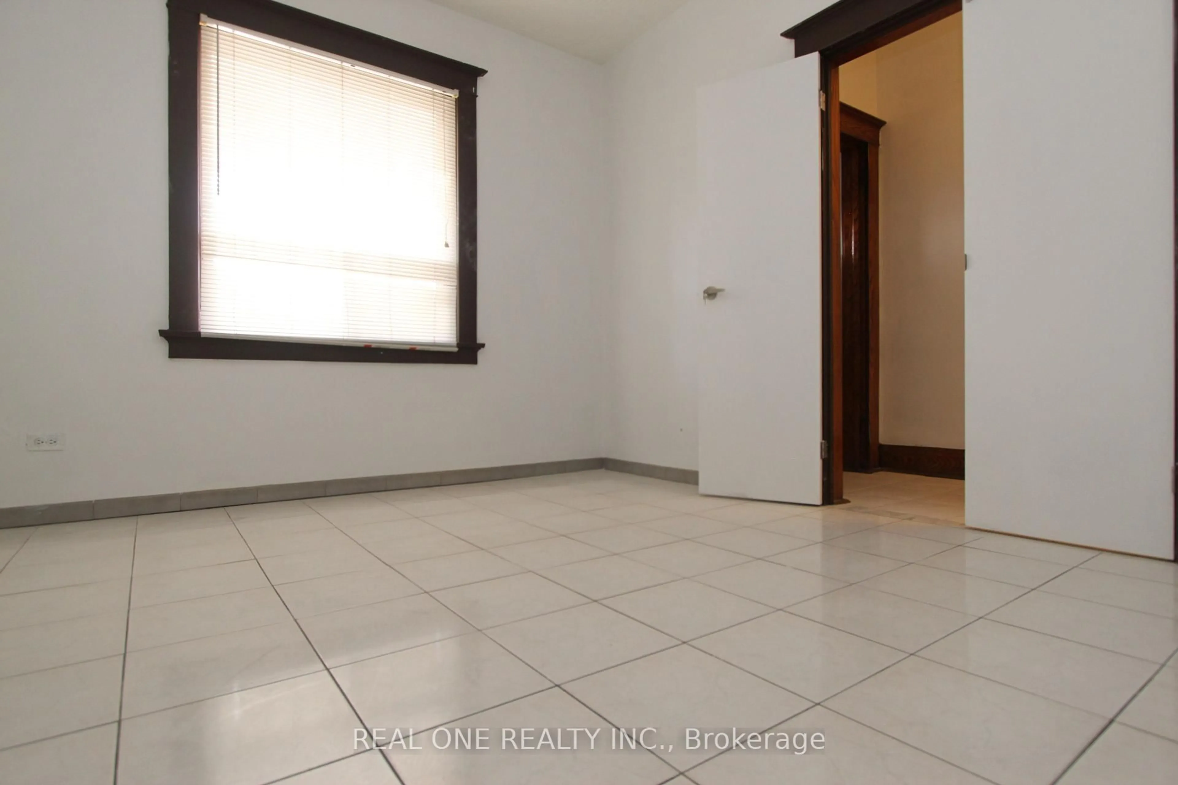 A pic of a room for 1943 Dufferin St, Toronto Ontario M6E 3P8