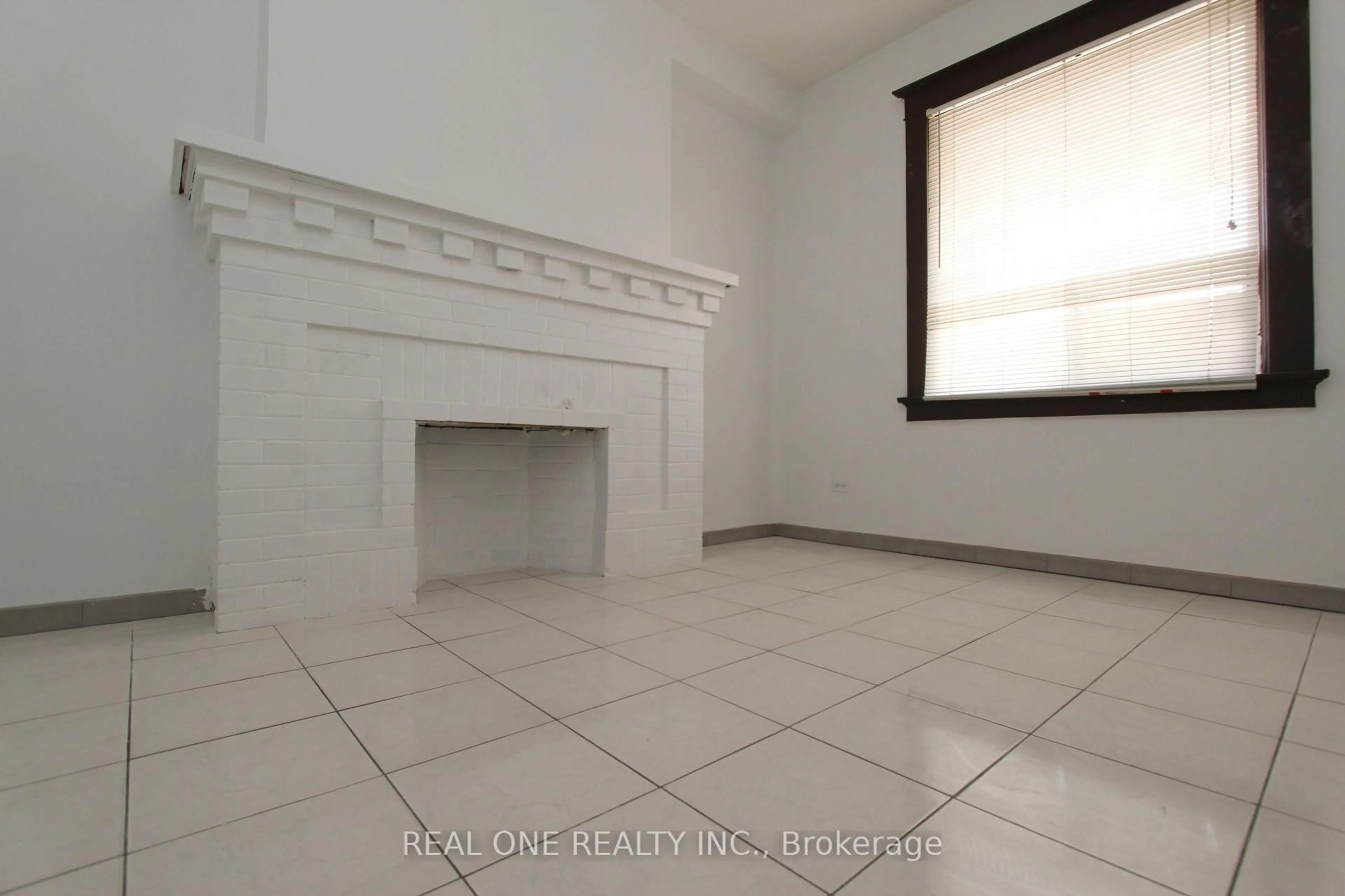 A pic of a room for 1943 Dufferin St, Toronto Ontario M6E 3P8