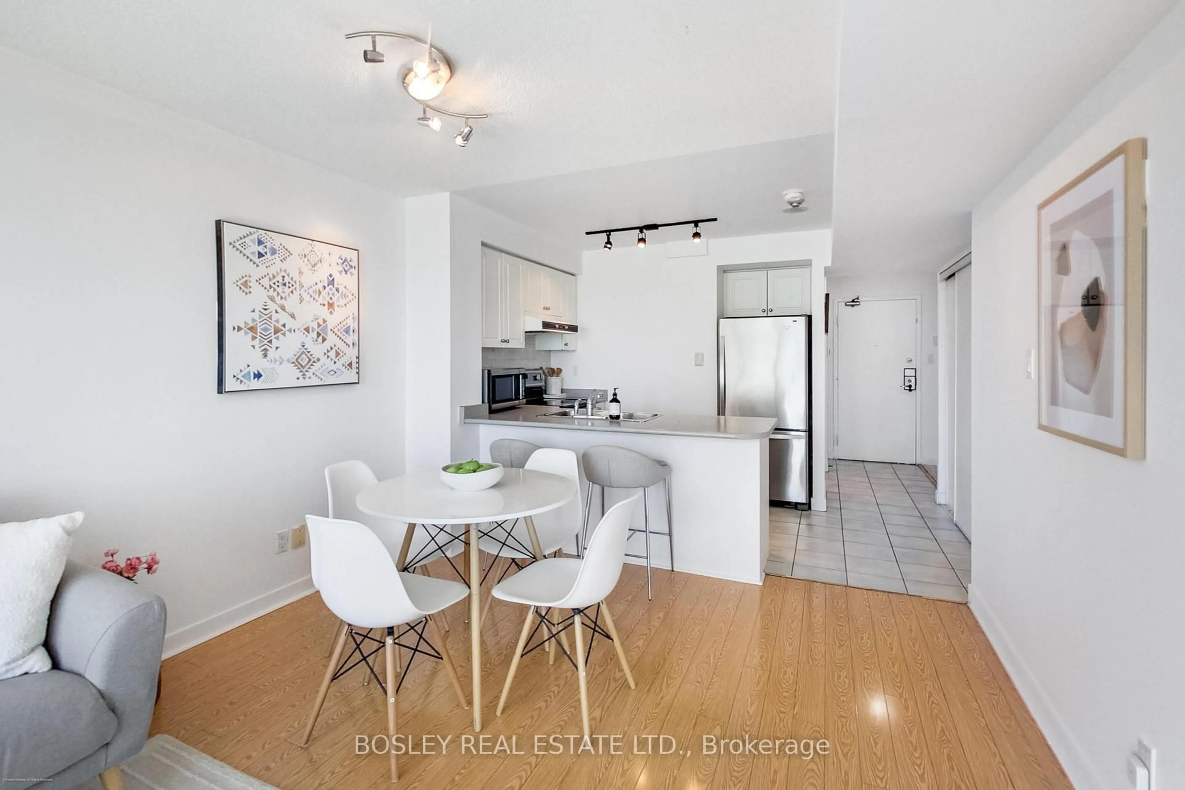 Open concept kitchen, unknown for 650 Queens Quay #508, Toronto Ontario M5V 3N2