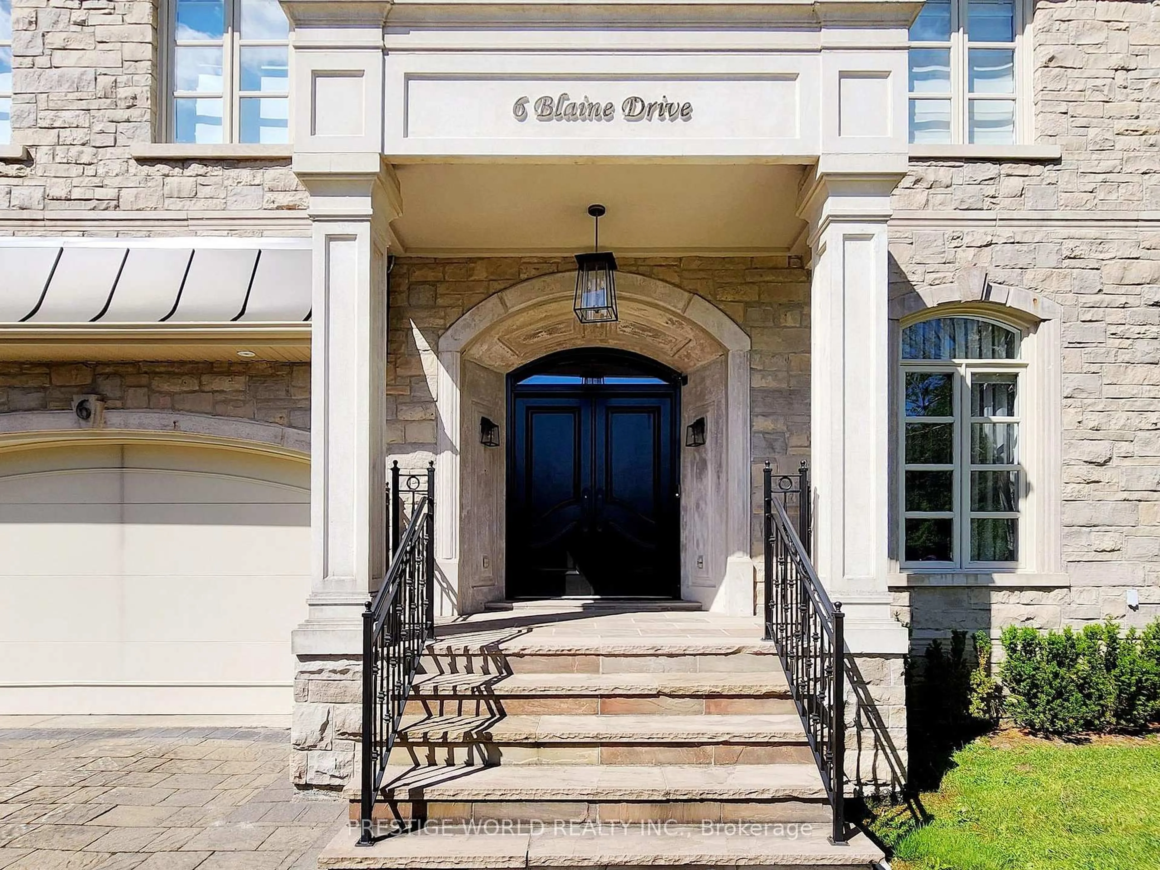 Indoor entryway for 6 Blaine Dr, Toronto Ontario M3B 2G4