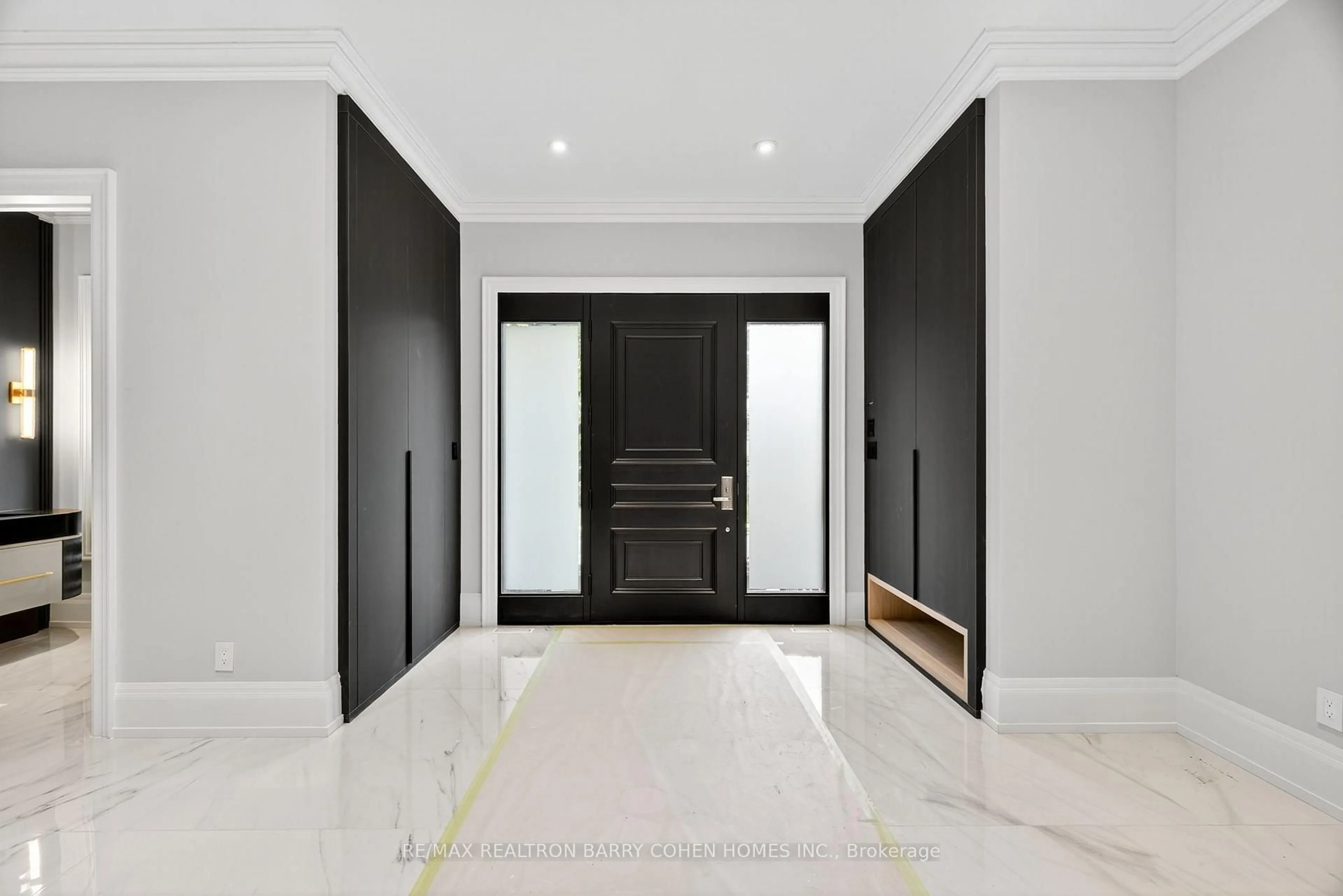 Indoor foyer for 63 Gordon Rd, Toronto Ontario M2P 1E3