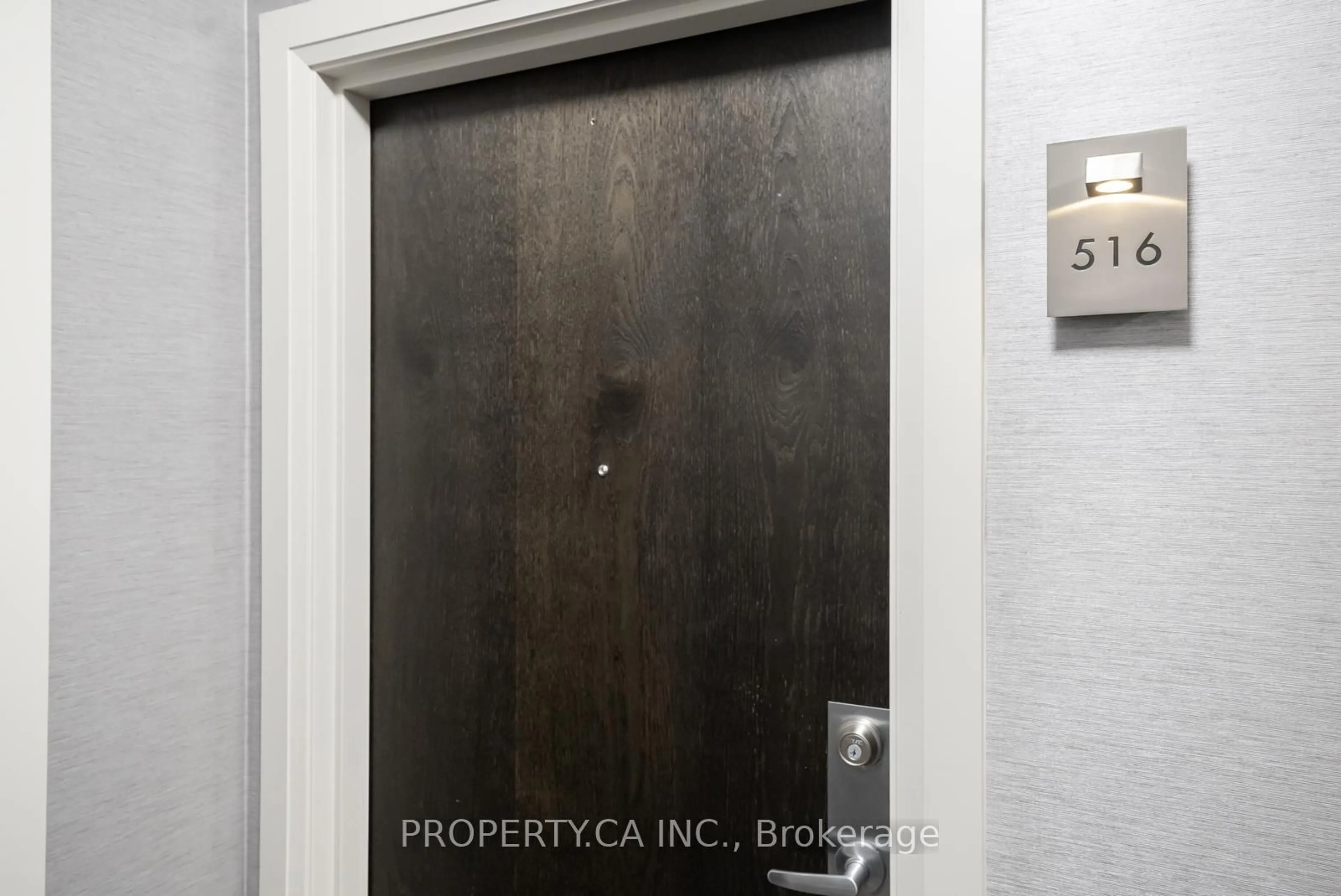 Indoor entryway for 17 Kenaston Gdns #516, Toronto Ontario M2K 0B9