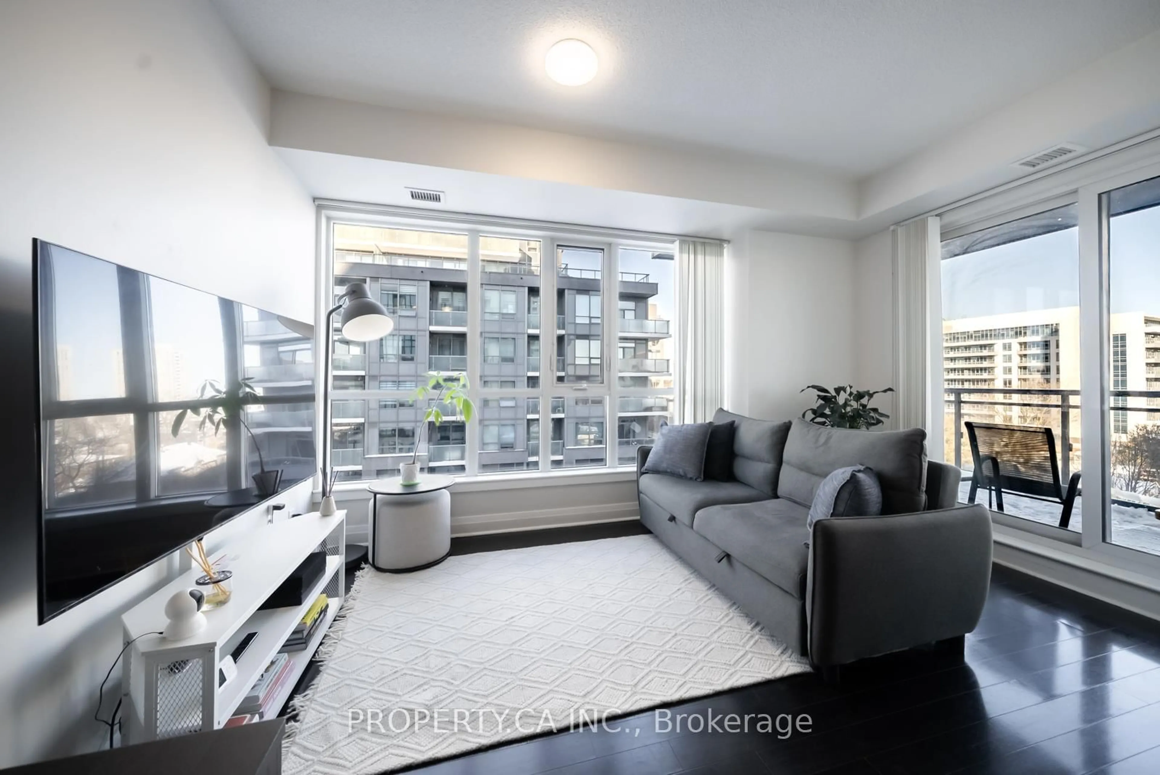 Living room with furniture, unknown for 17 Kenaston Gdns #516, Toronto Ontario M2K 0B9