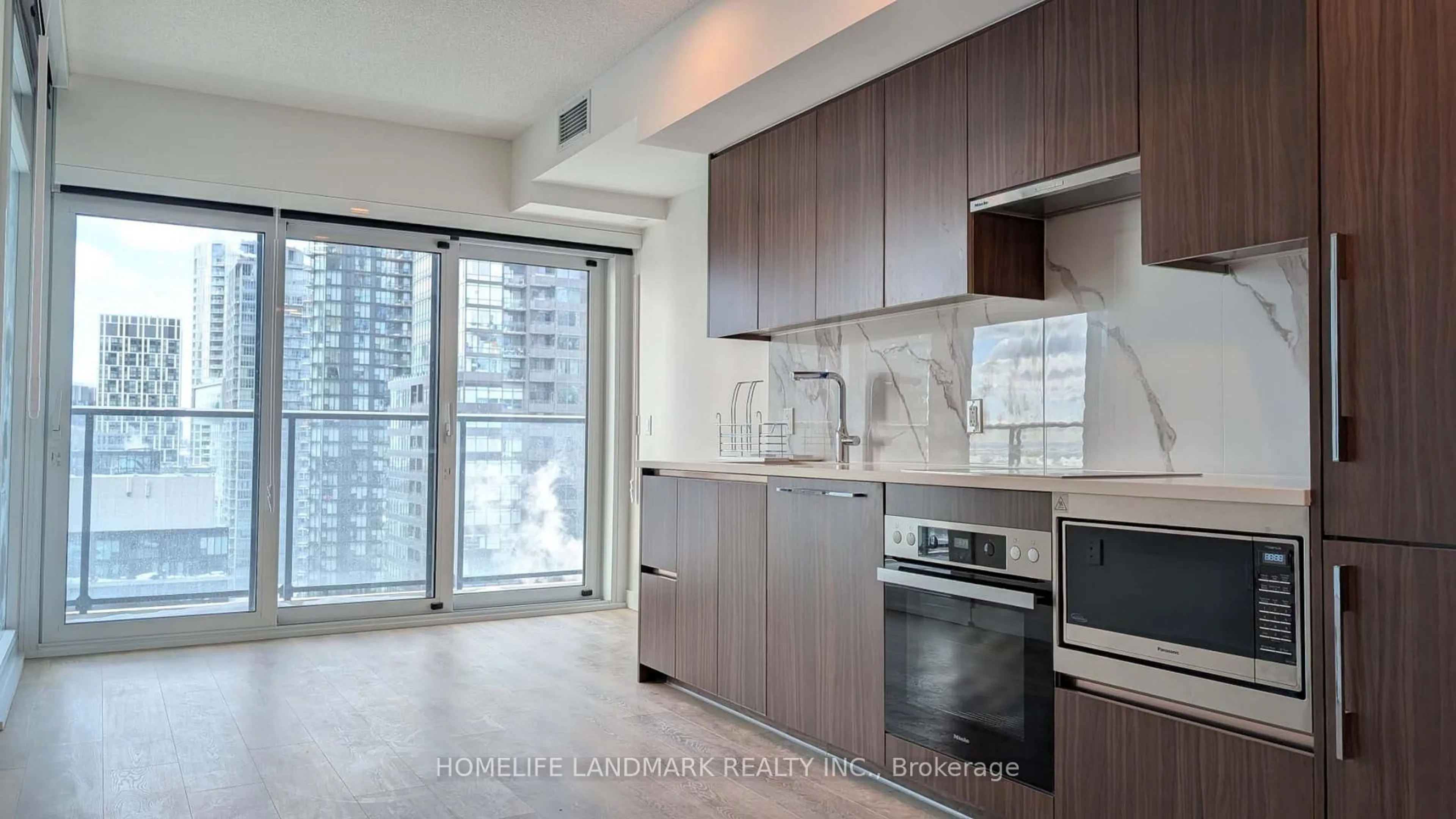 Standard kitchen, unknown for 3 Concord Cityplace Way #2612, Toronto Ontario M5V 0X4