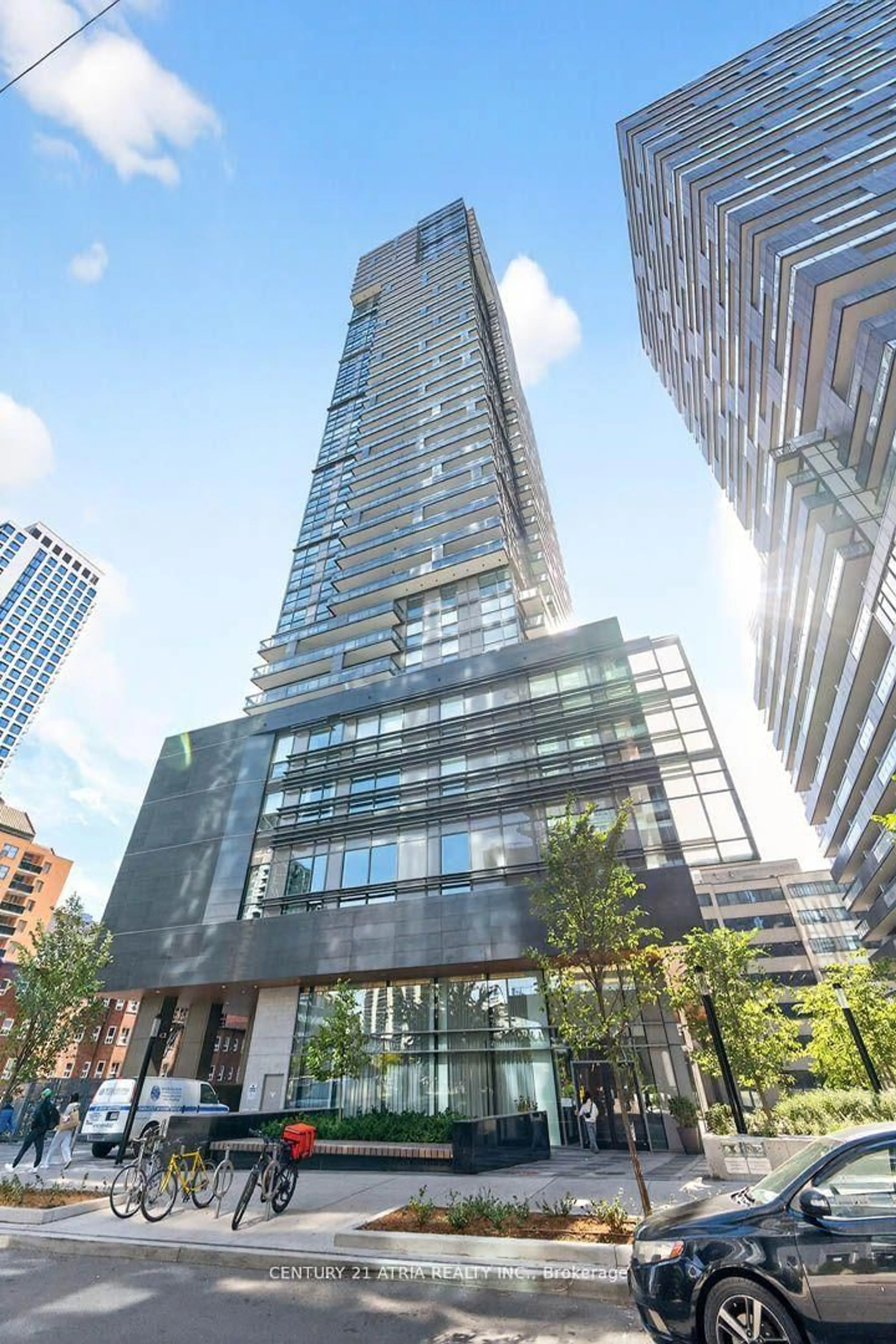 Indoor foyer for 39 Roehampton Ave #707, Toronto Ontario M4P 0G1