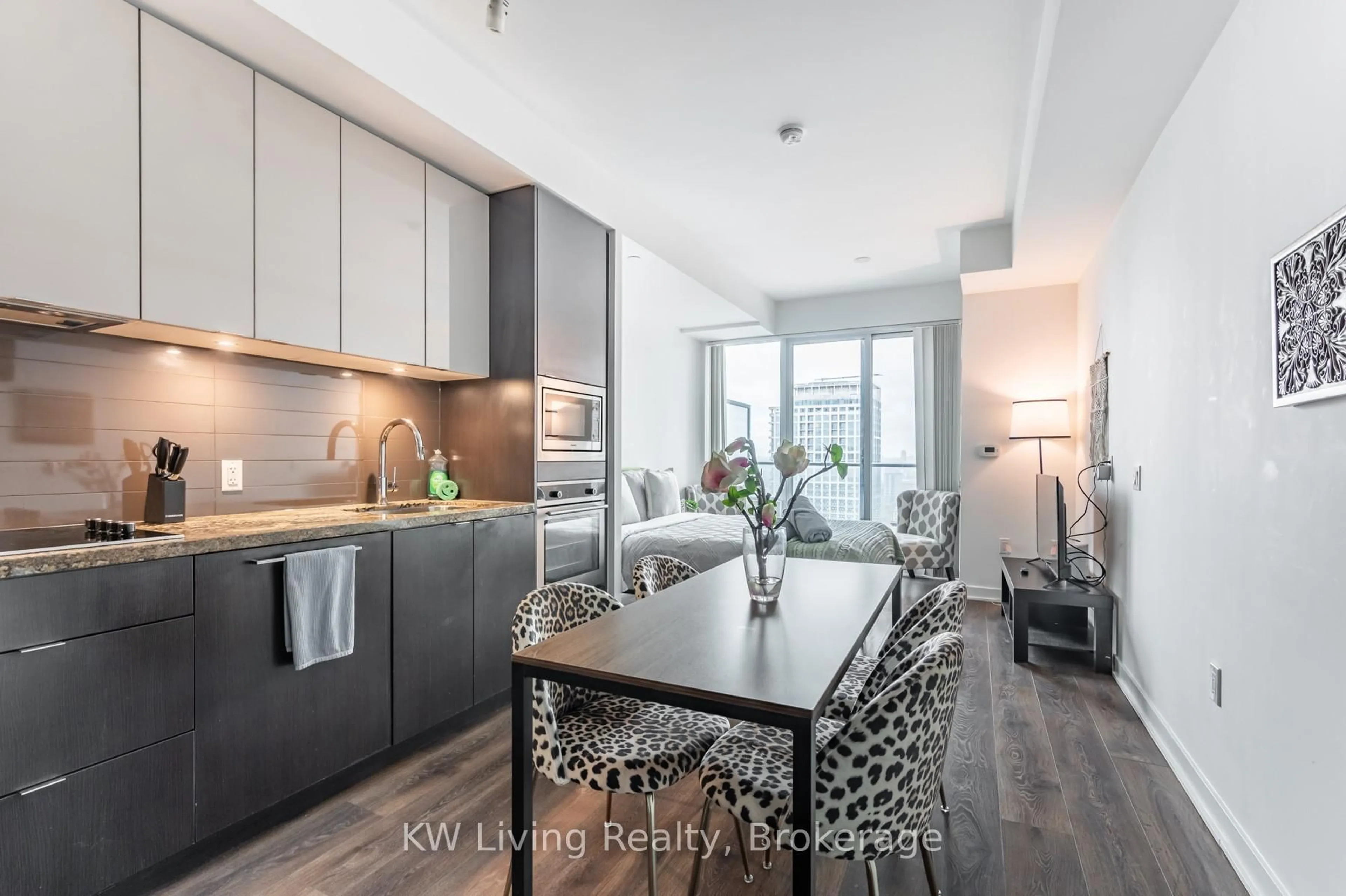 Open concept kitchen, unknown for 115 Blue Jays Way #4809, Toronto Ontario M5V 0N4