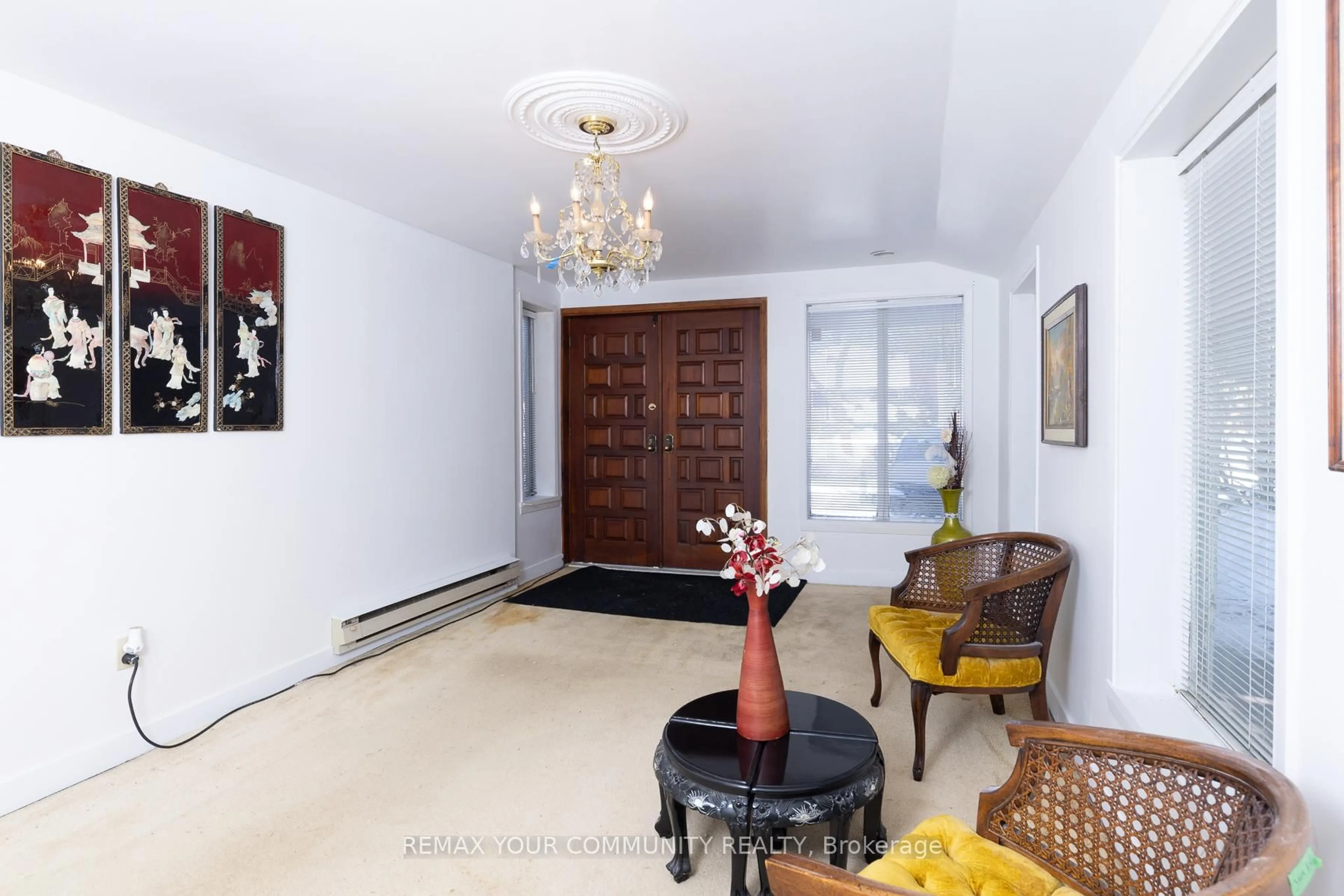 Indoor foyer for 11 Greenwin Village Rd, Toronto Ontario M2N 2R9