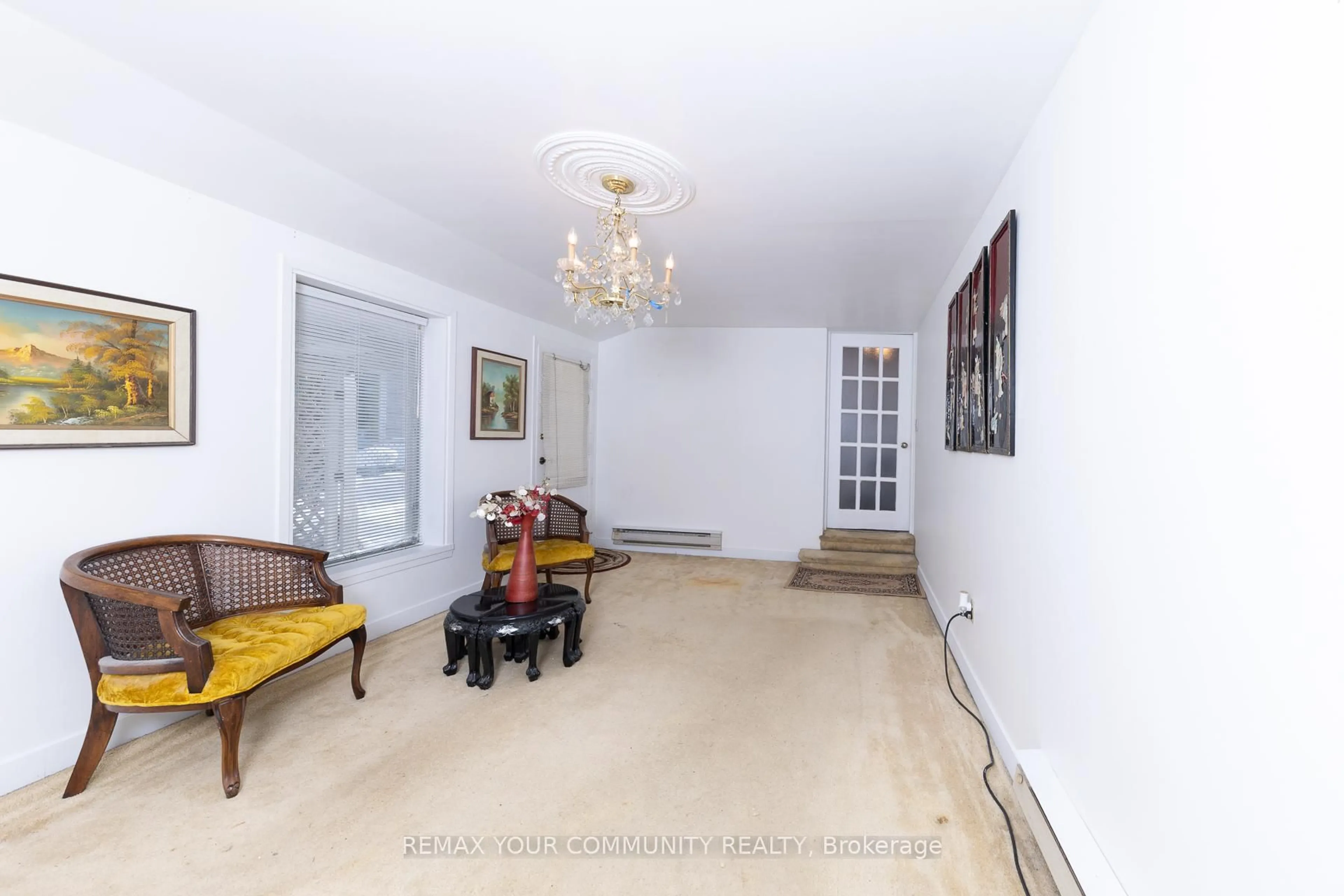 Indoor foyer for 11 Greenwin Village Rd, Toronto Ontario M2N 2R9