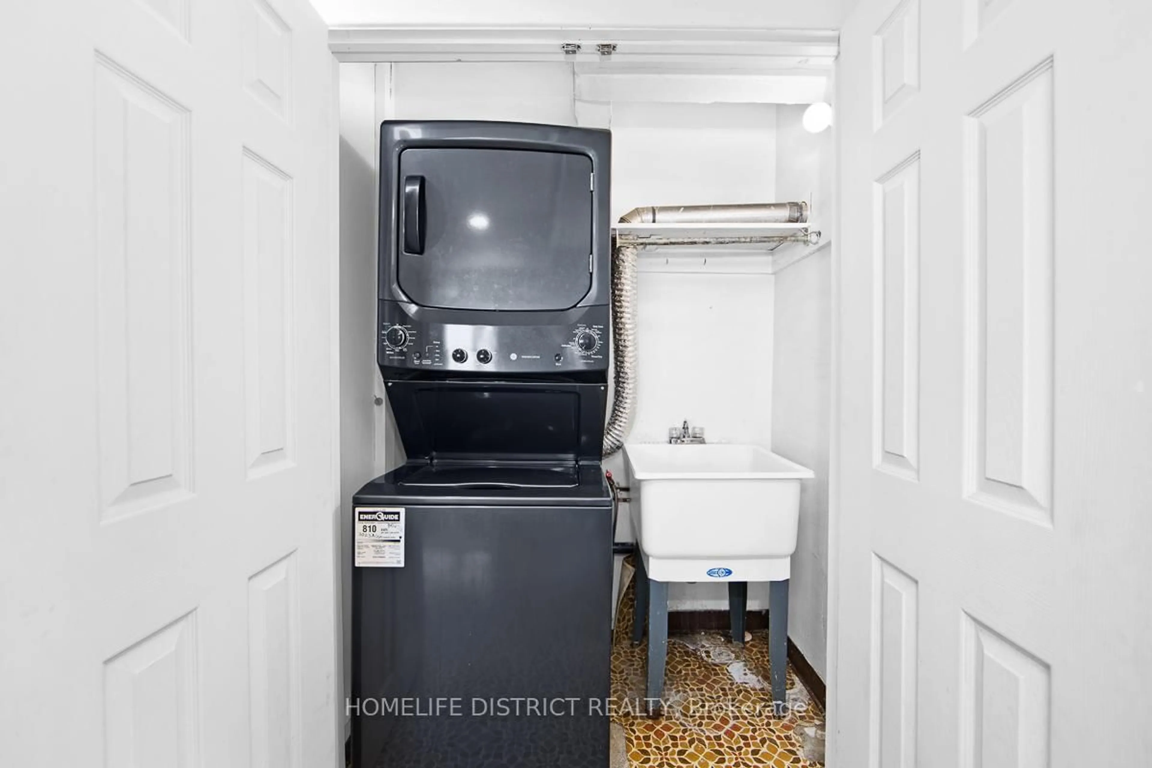 Laundry room for 22 Greenland Rd, Toronto Ontario M3C 1N2