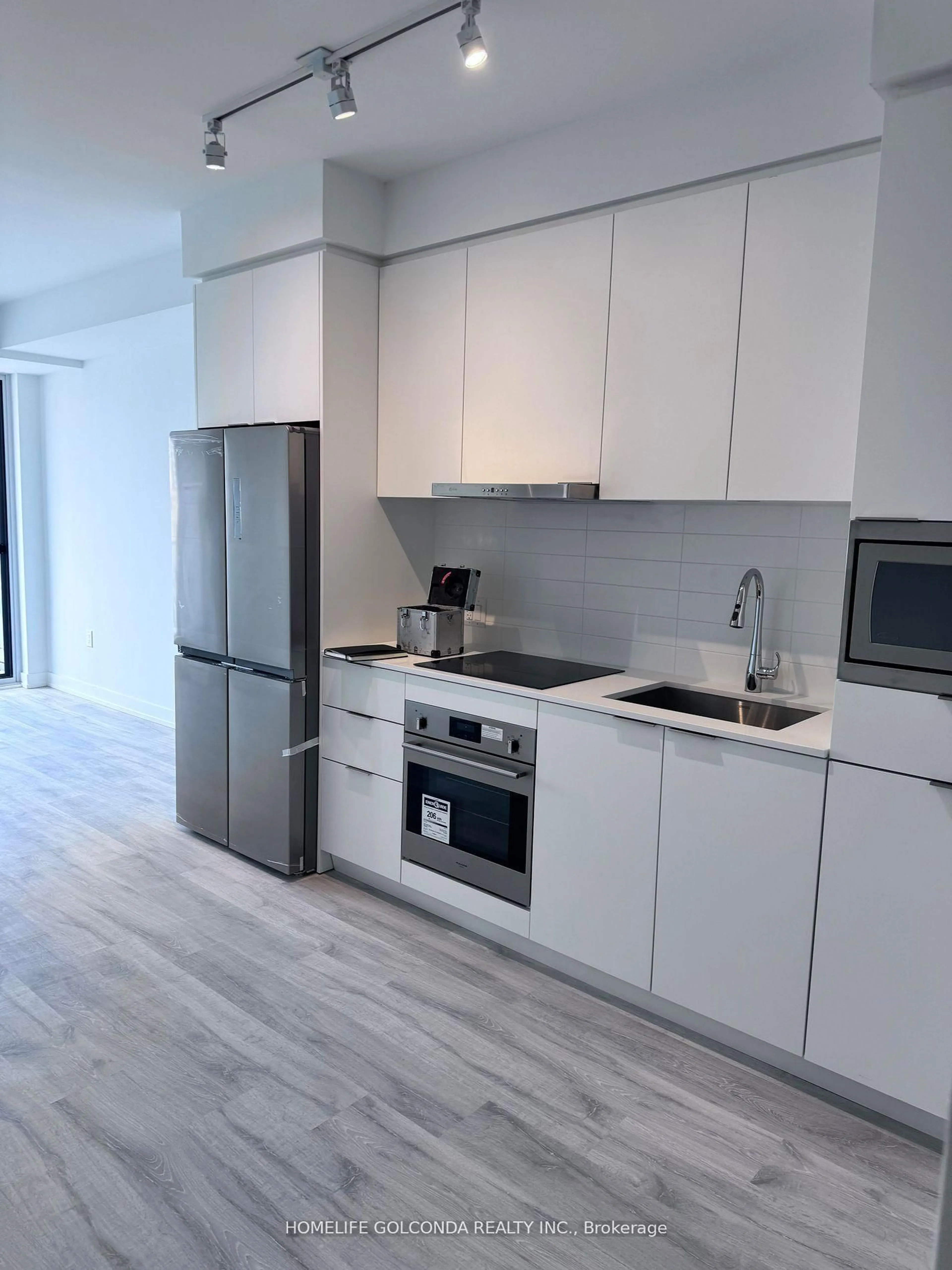 Standard kitchen, unknown for 7 Golden Lion Hts #N543, Toronto Ontario M2M 0C1