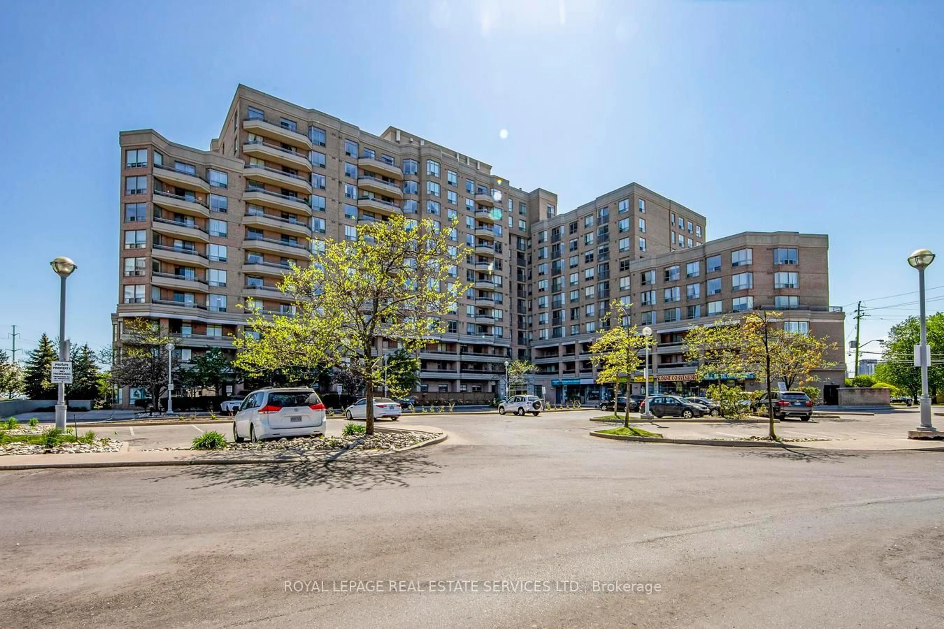 A pic from outside/outdoor area/front of a property/back of a property/a pic from drone, street for 1700 Eglinton Ave #901, Toronto Ontario M4A 2X4