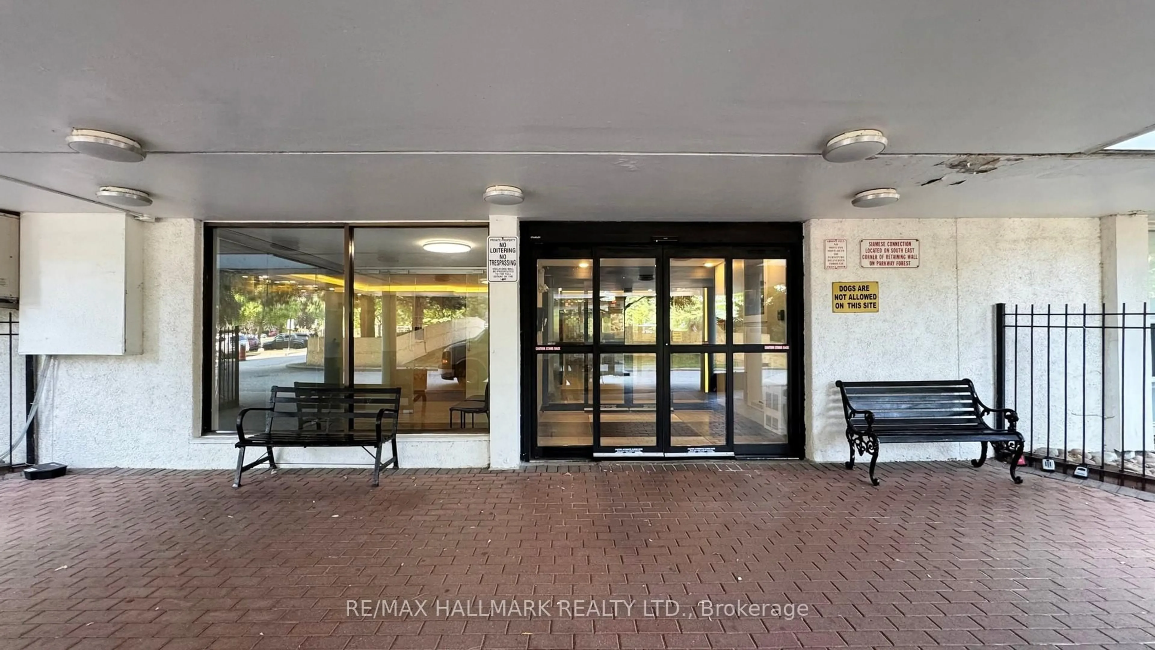 Indoor foyer for 20 Forest Manor Rd #703, Toronto Ontario M2J 1M2