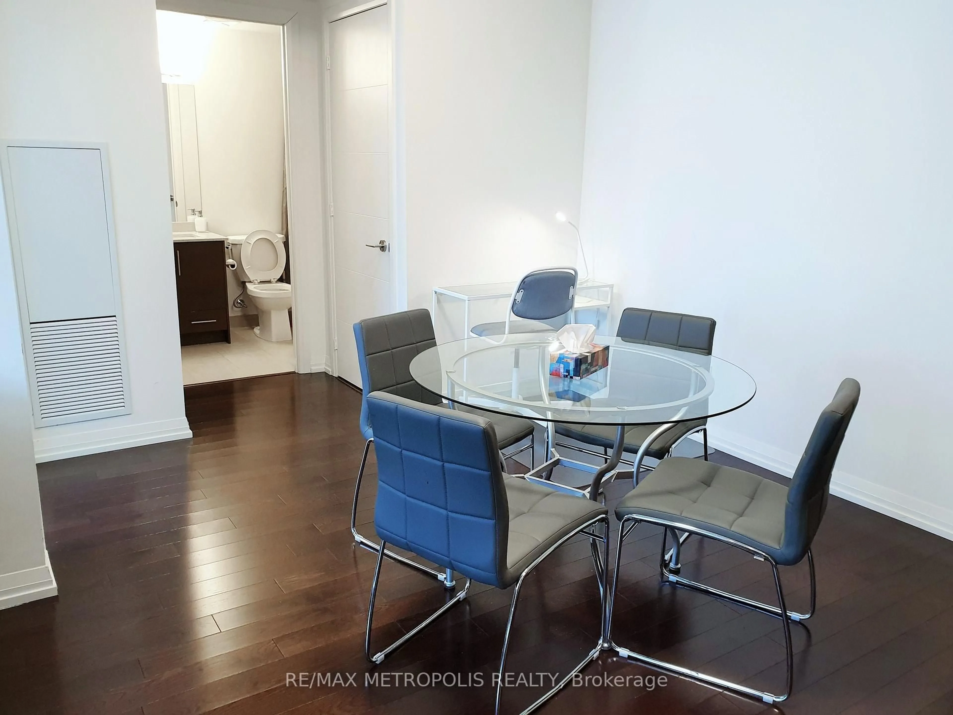 A pic of a room for 460 Adelaide St #2117, Toronto Ontario M5A 0E7