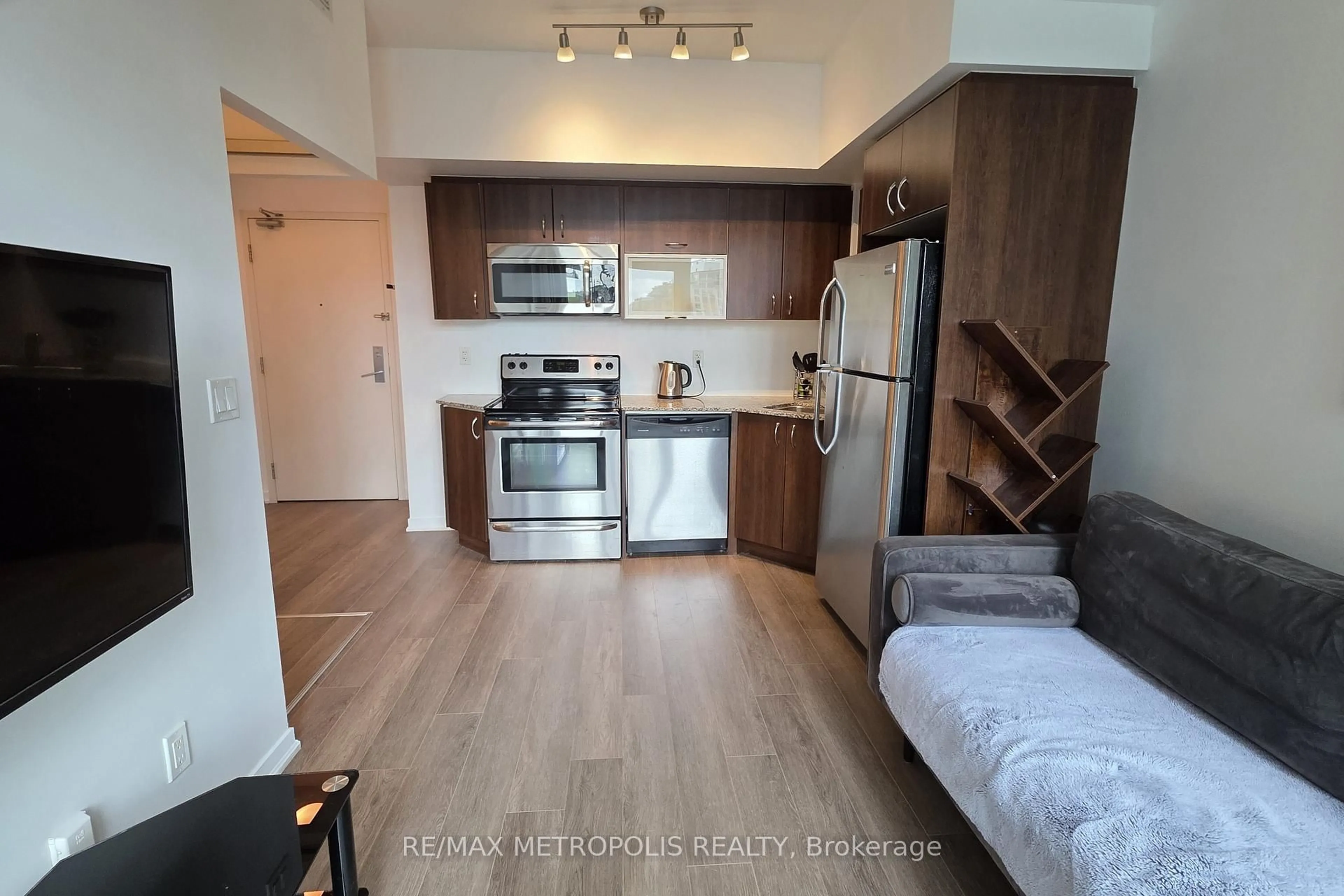 Open concept kitchen, wood/laminate floor for 55 East Liberty St #813, Toronto Ontario M6K 3P9