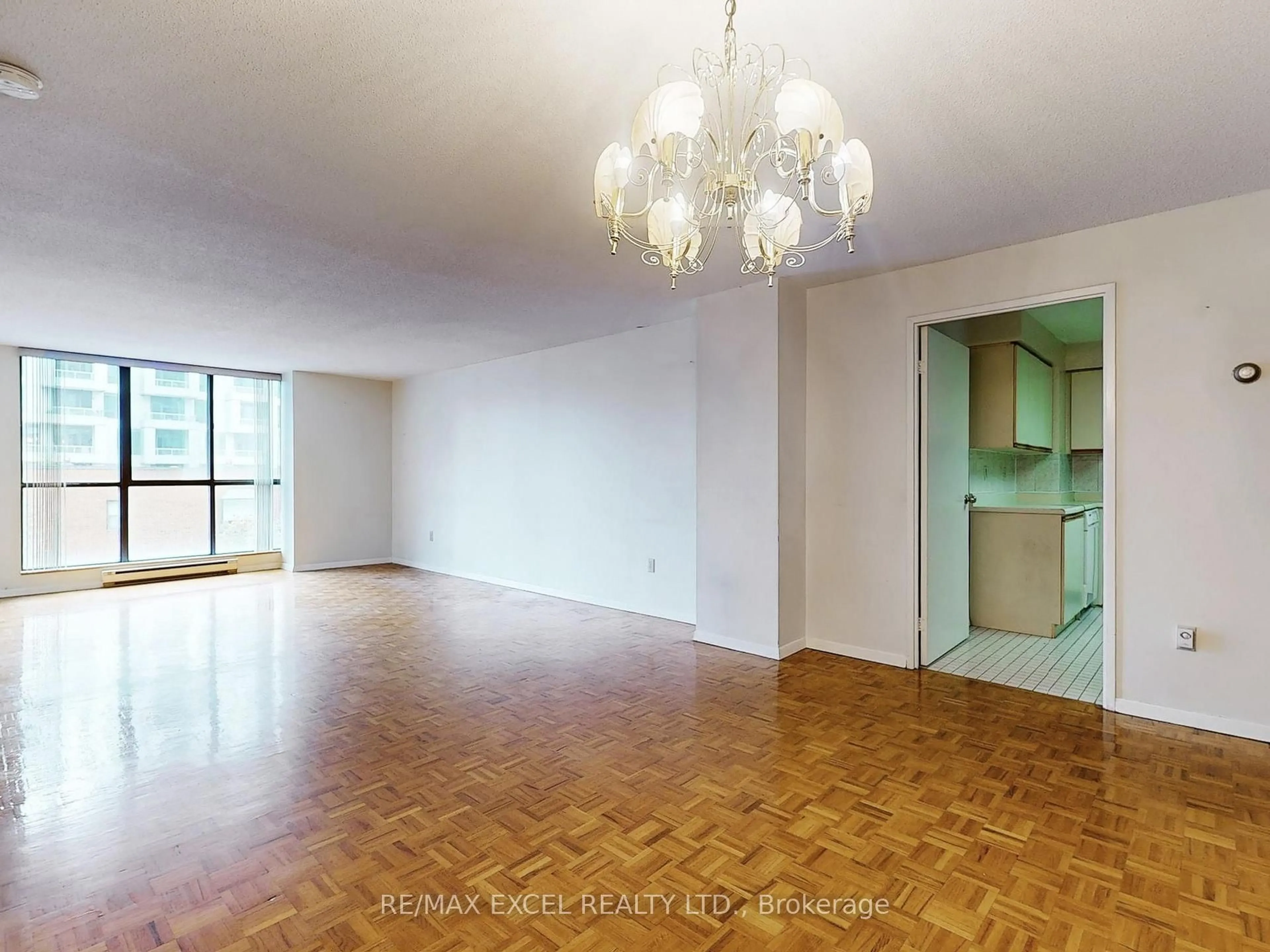 A pic of a room for 188 Spadina Ave #406, Toronto Ontario M5T 3A4
