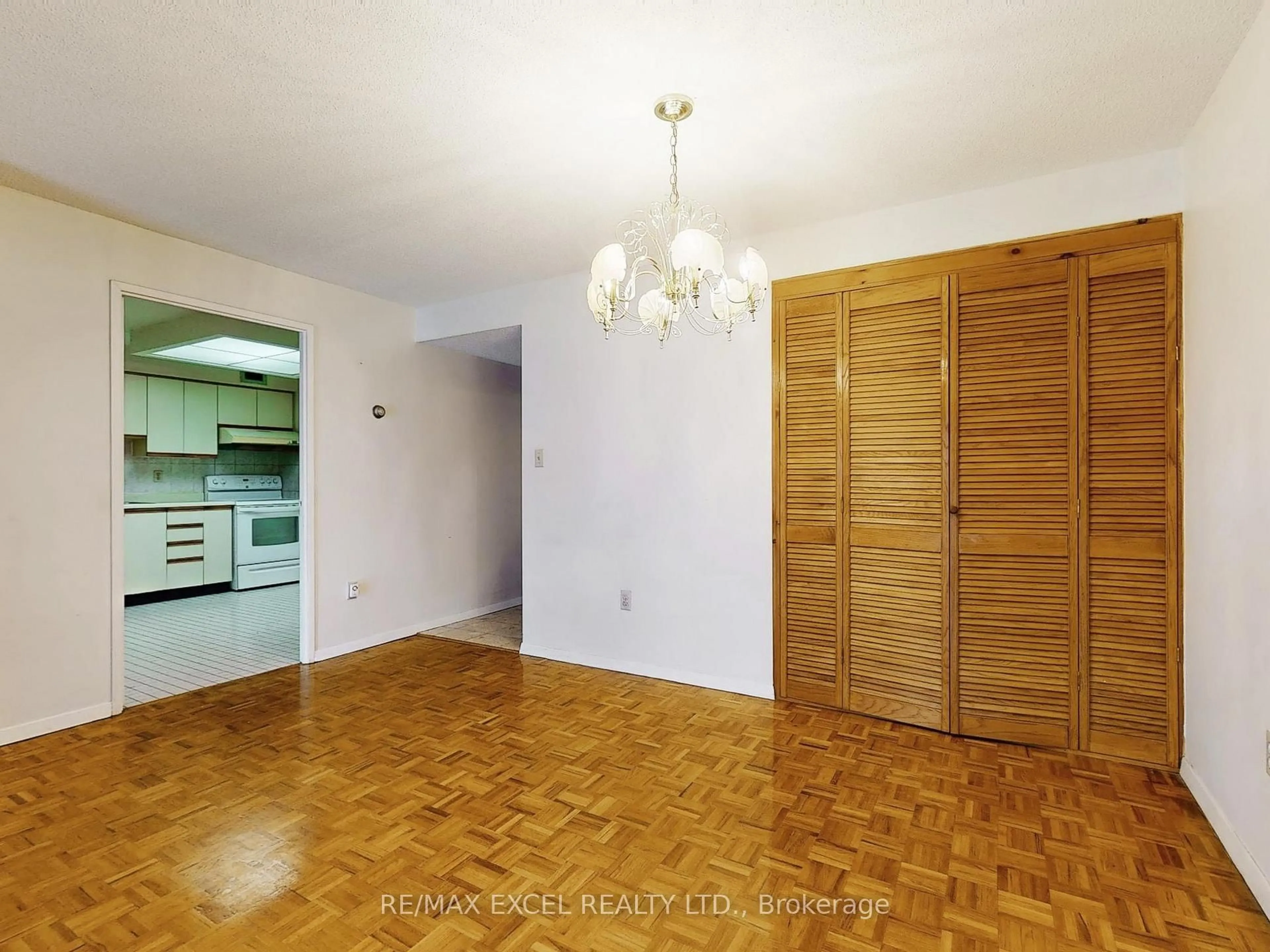 A pic of a room for 188 Spadina Ave #406, Toronto Ontario M5T 3A4