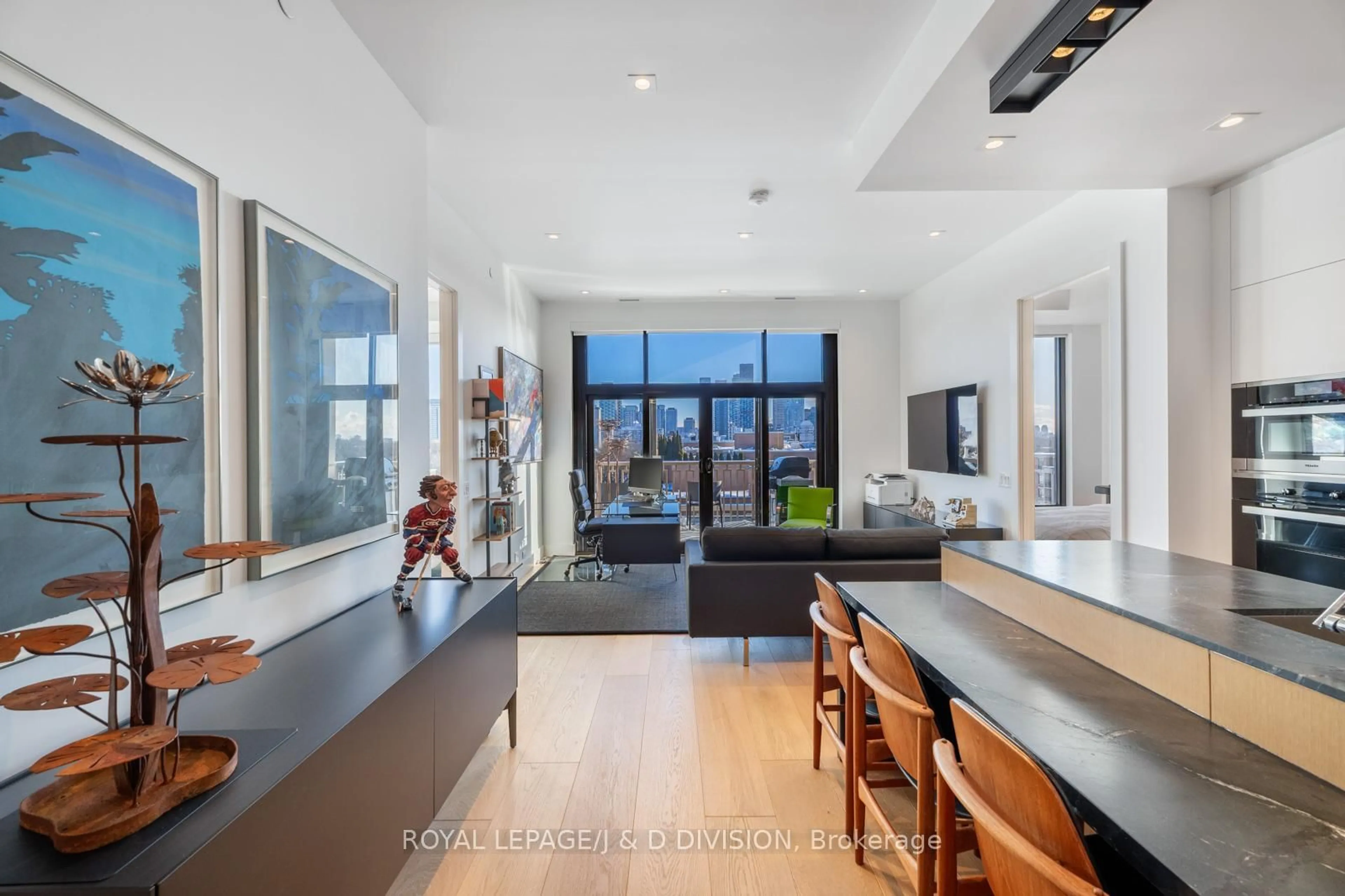 Open concept kitchen, unknown for 1 Strathgowan Ave #710, Toronto Ontario M4N 0B3