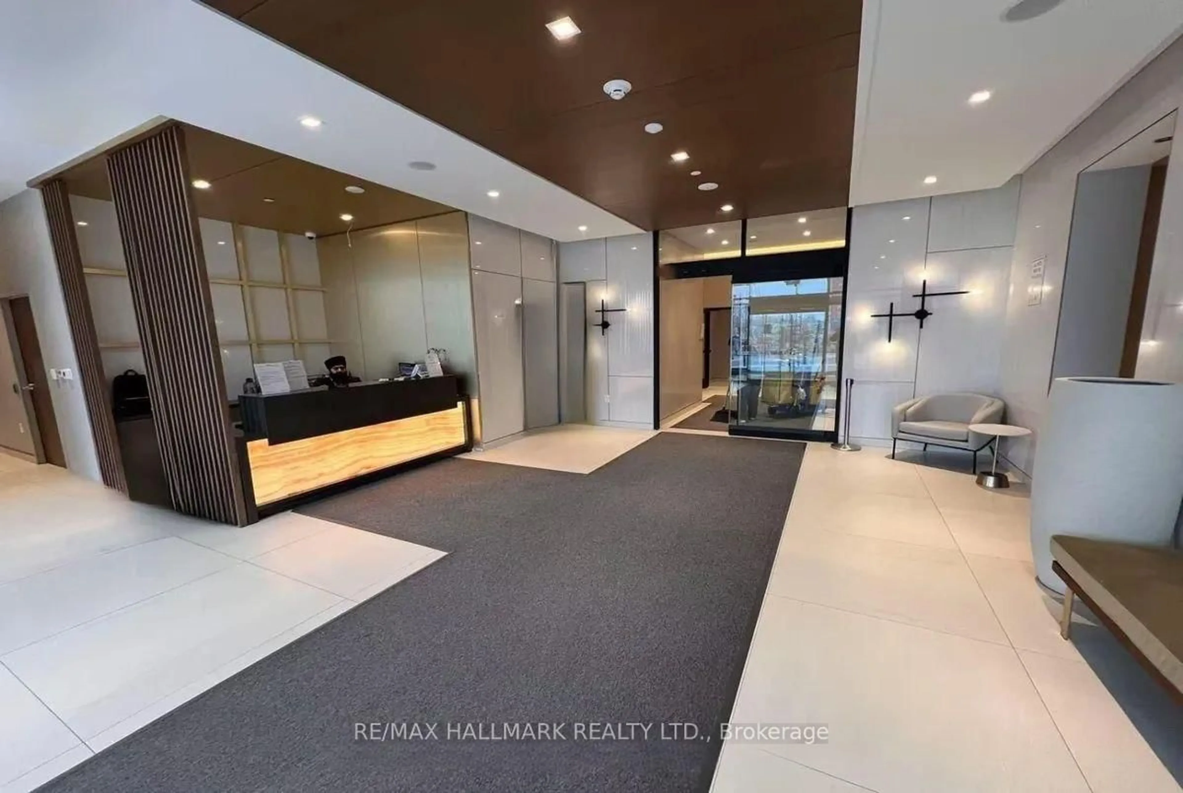 Indoor foyer for 7 Golden Lion Hts #N2708, Toronto Ontario M2M 0C1