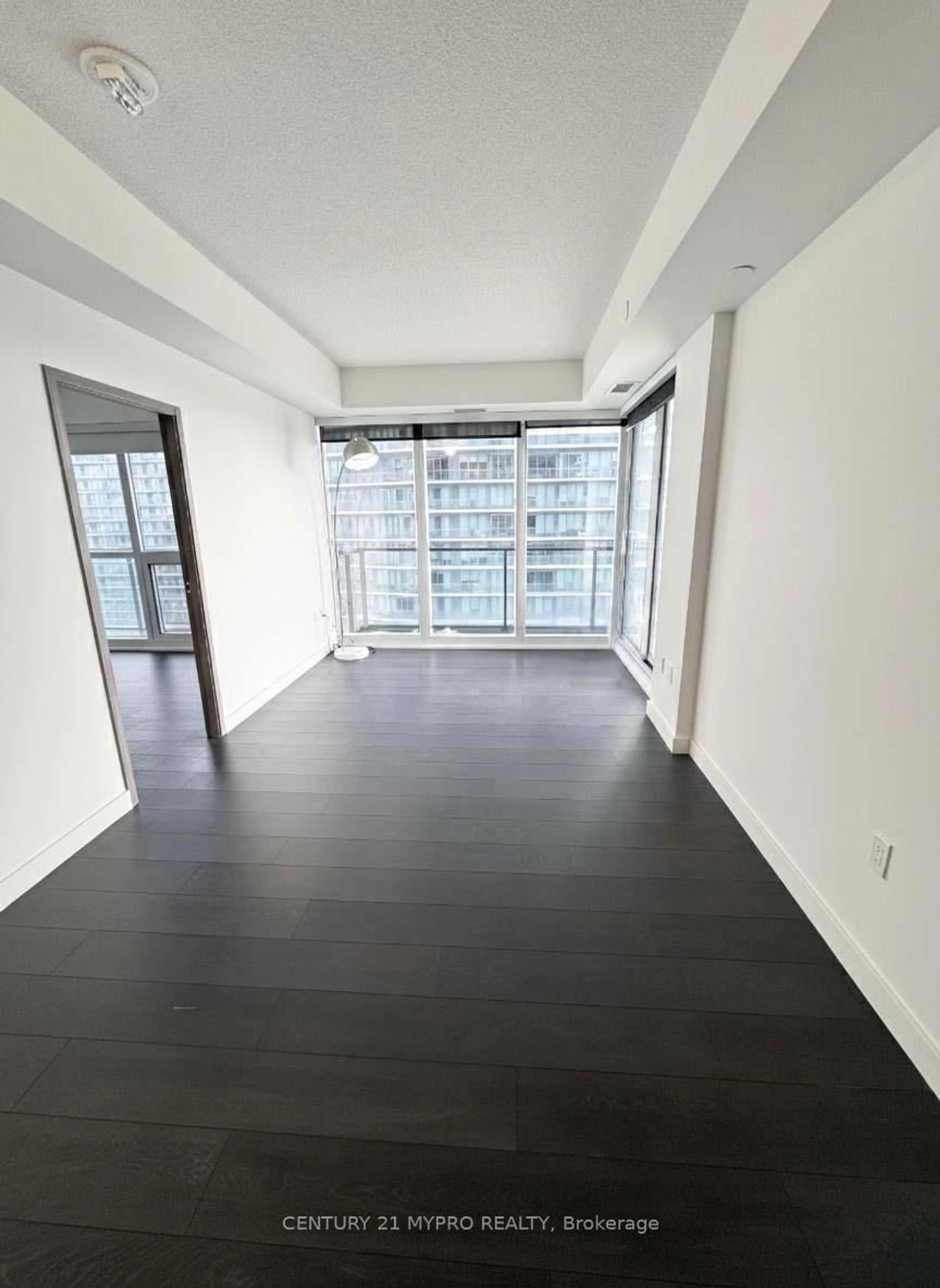 Indoor foyer for 95 McMahon Dr, Toronto Ontario M2K 0H1