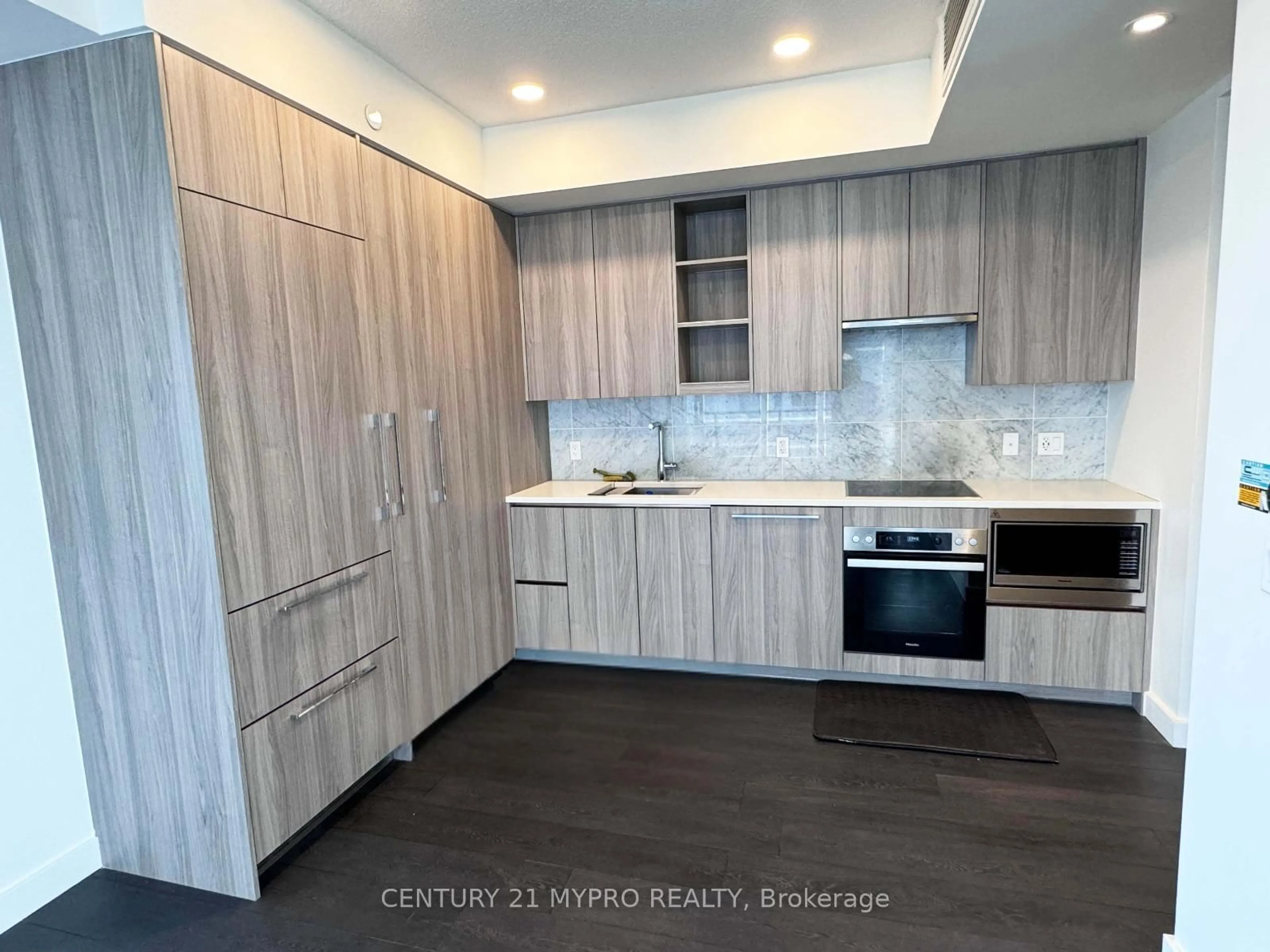 Standard kitchen, wood/laminate floor for 95 McMahon Dr, Toronto Ontario M2K 0H1