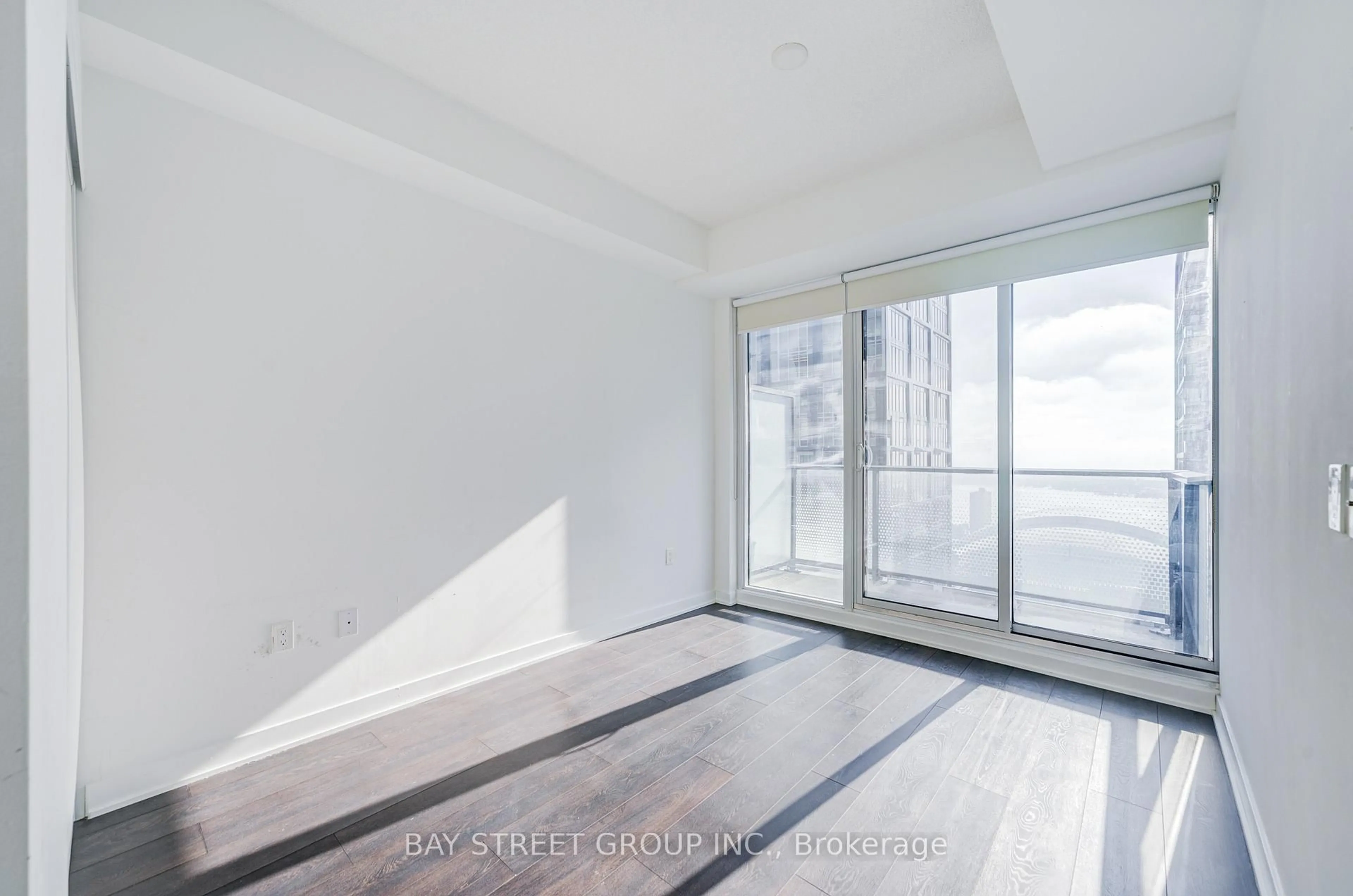 A pic of a room for 125 Blue Jays Way #4801, Toronto Ontario M5V 0N5