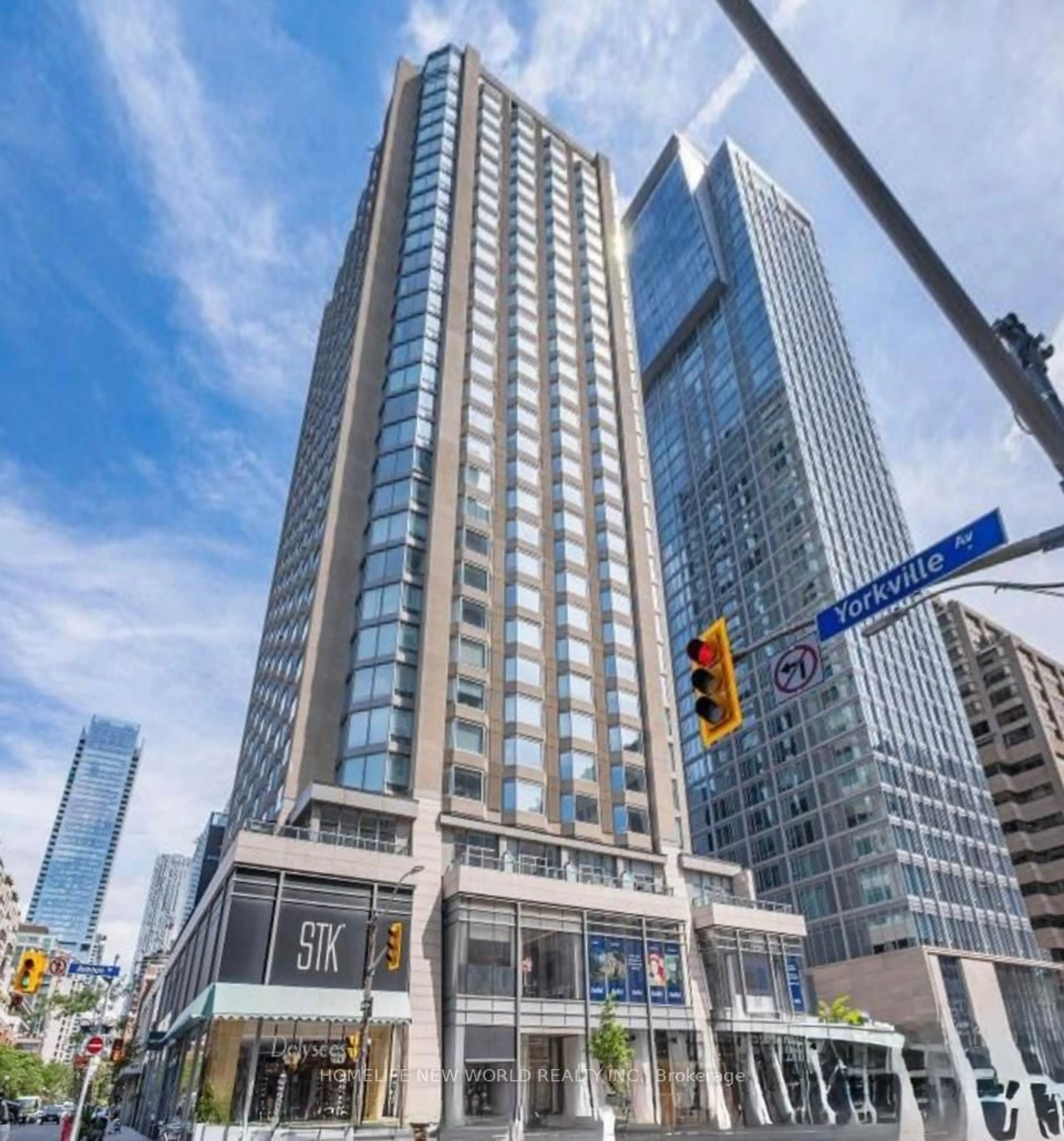 Indoor foyer for 155 YORKVILLE Ave #2313, Toronto Ontario M5R 0B4