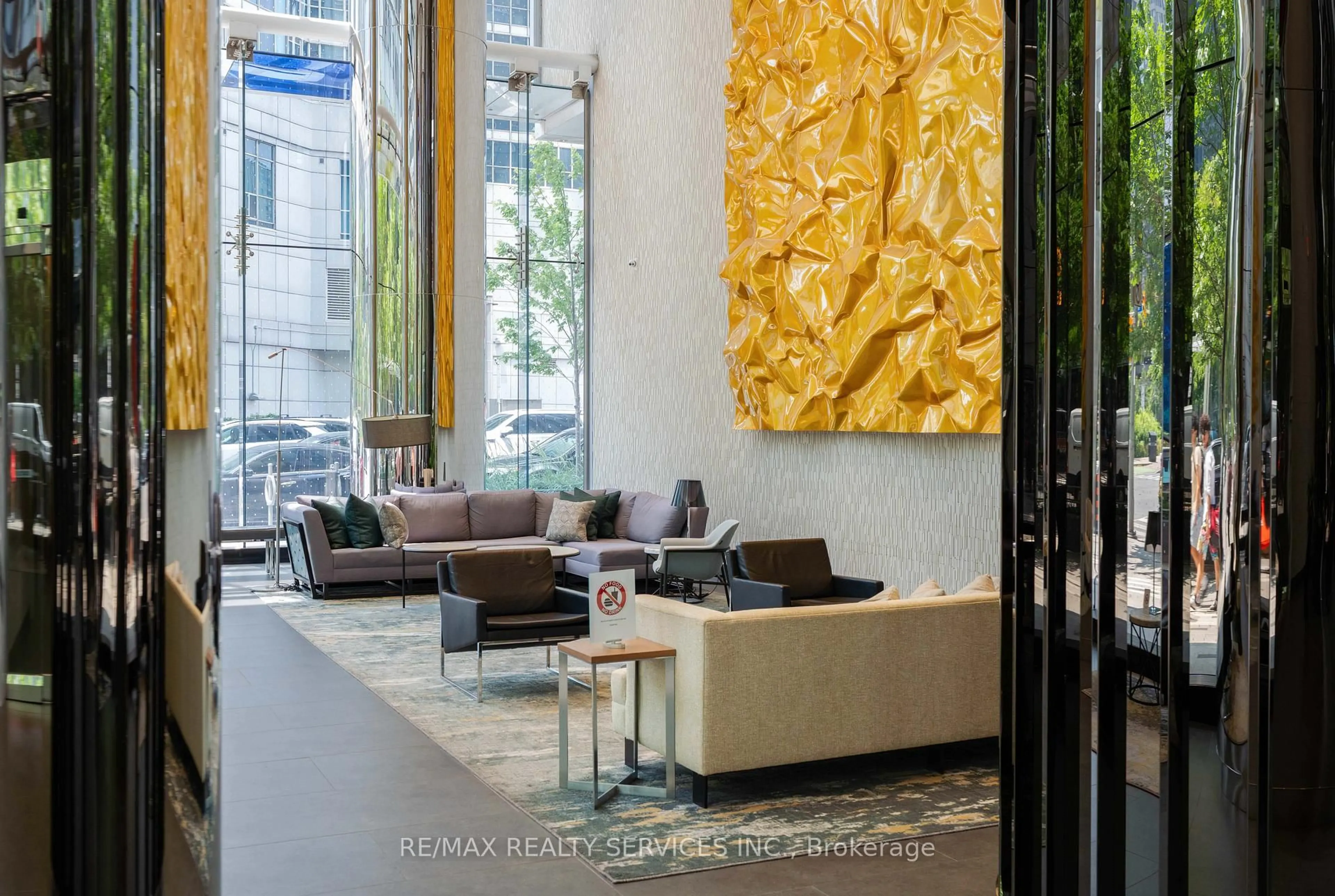 Lobby for 10 York St #4303, Toronto Ontario M5J 0E1