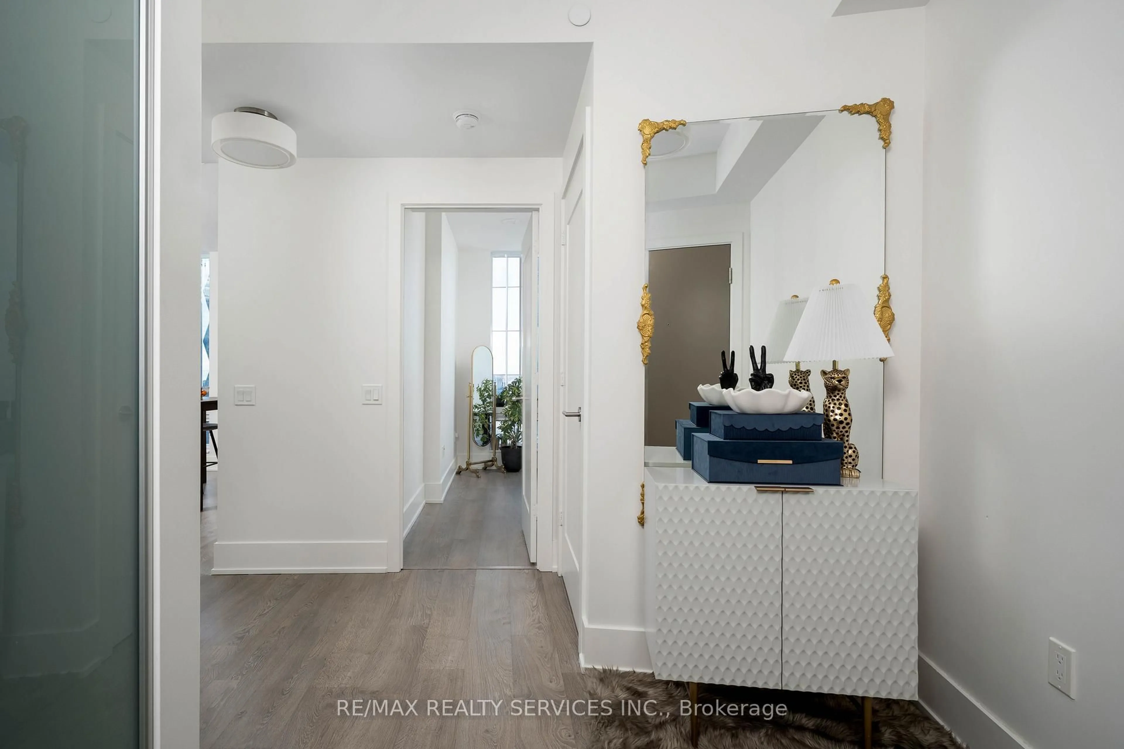 Indoor entryway for 10 York St #4303, Toronto Ontario M5J 0E1