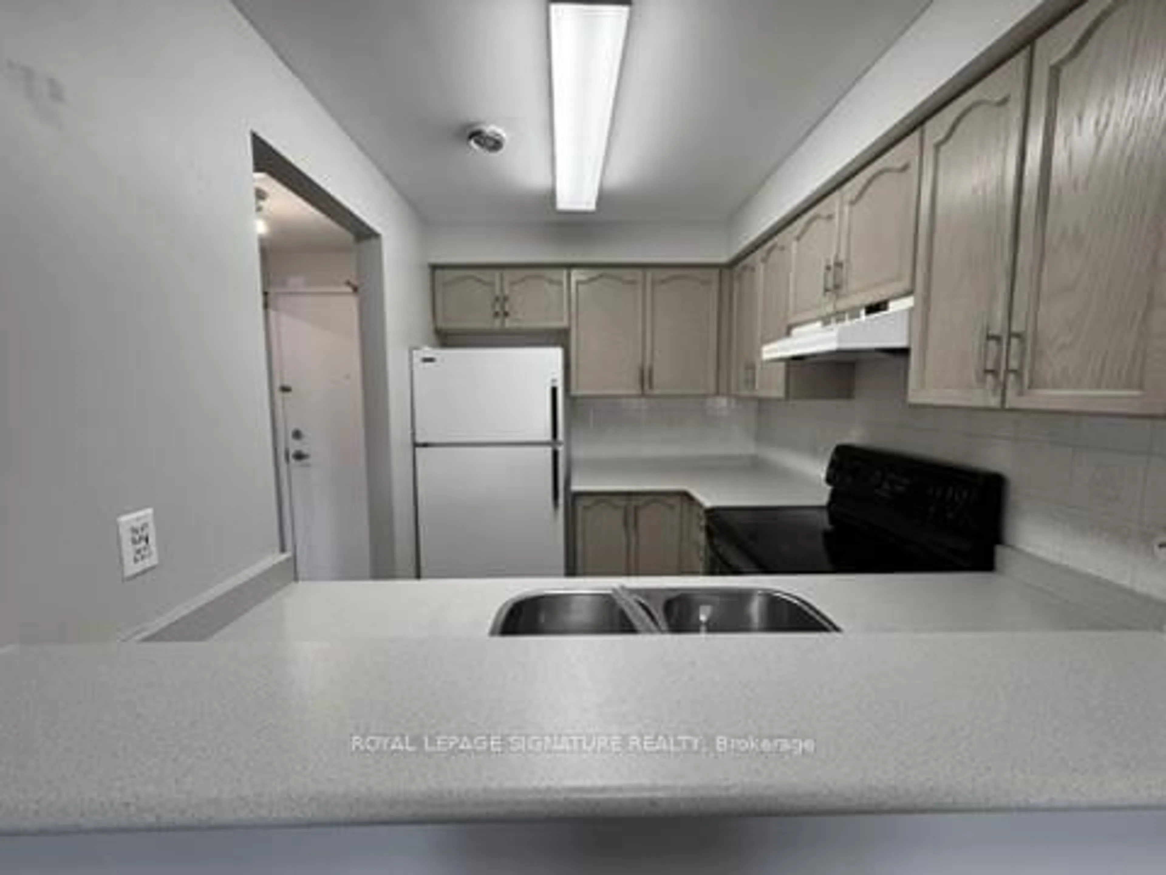 Standard kitchen, unknown for 1000 Sheppard Ave #306, Toronto Ontario M3H 2T6