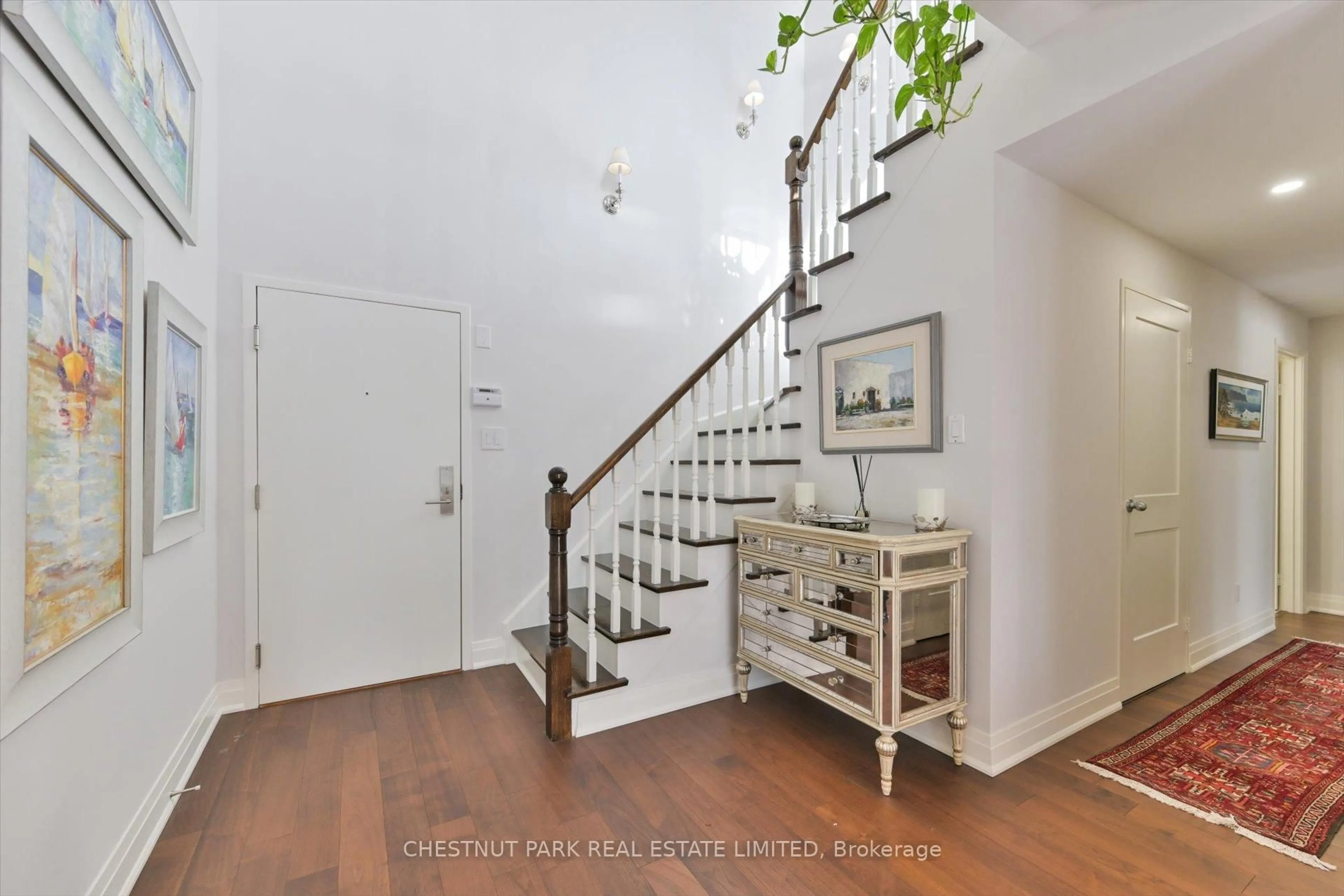 Indoor entryway for 80 Front St #811, Toronto Ontario M5E 1T4