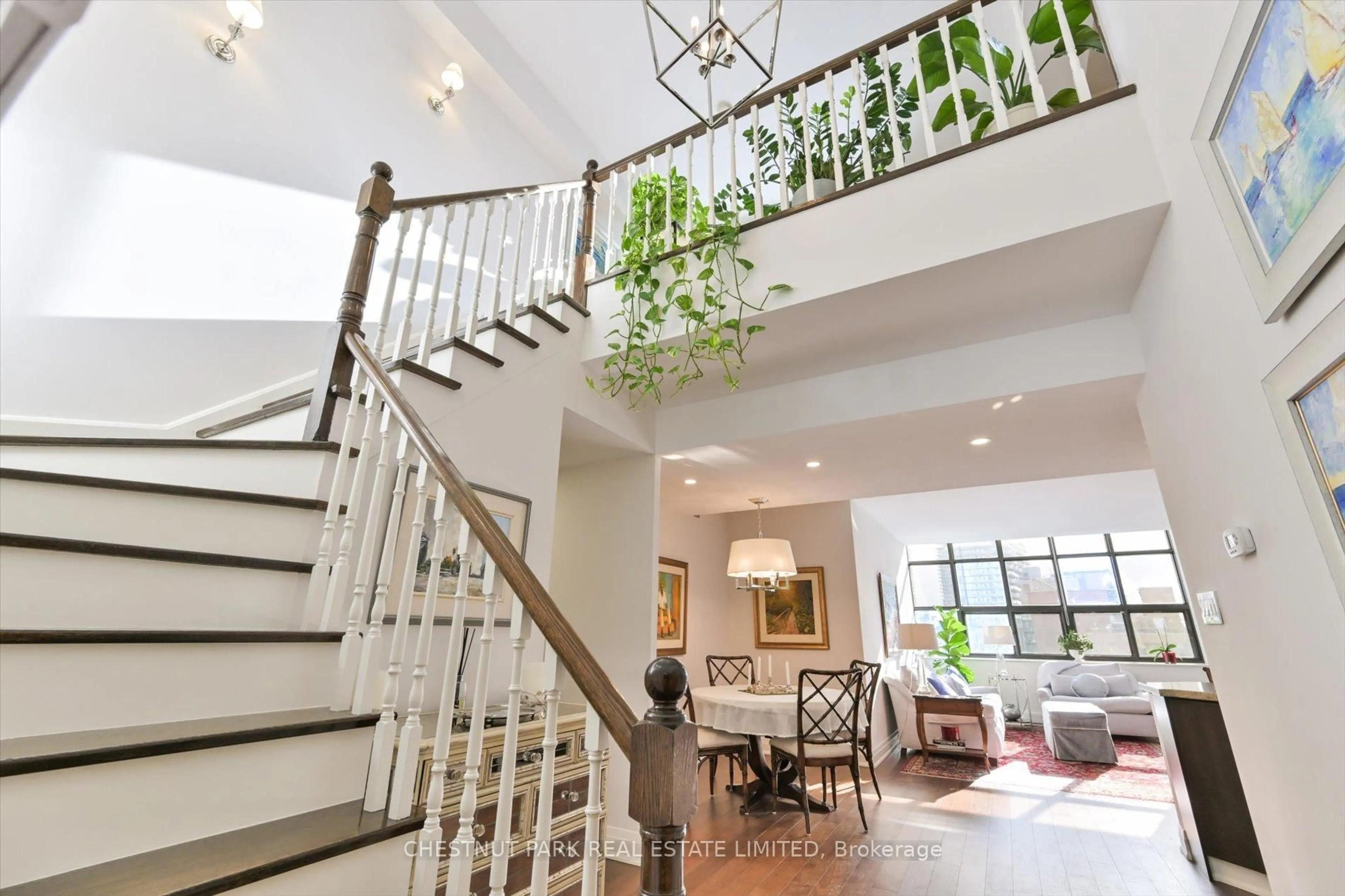 Indoor foyer for 80 Front St #811, Toronto Ontario M5E 1T4