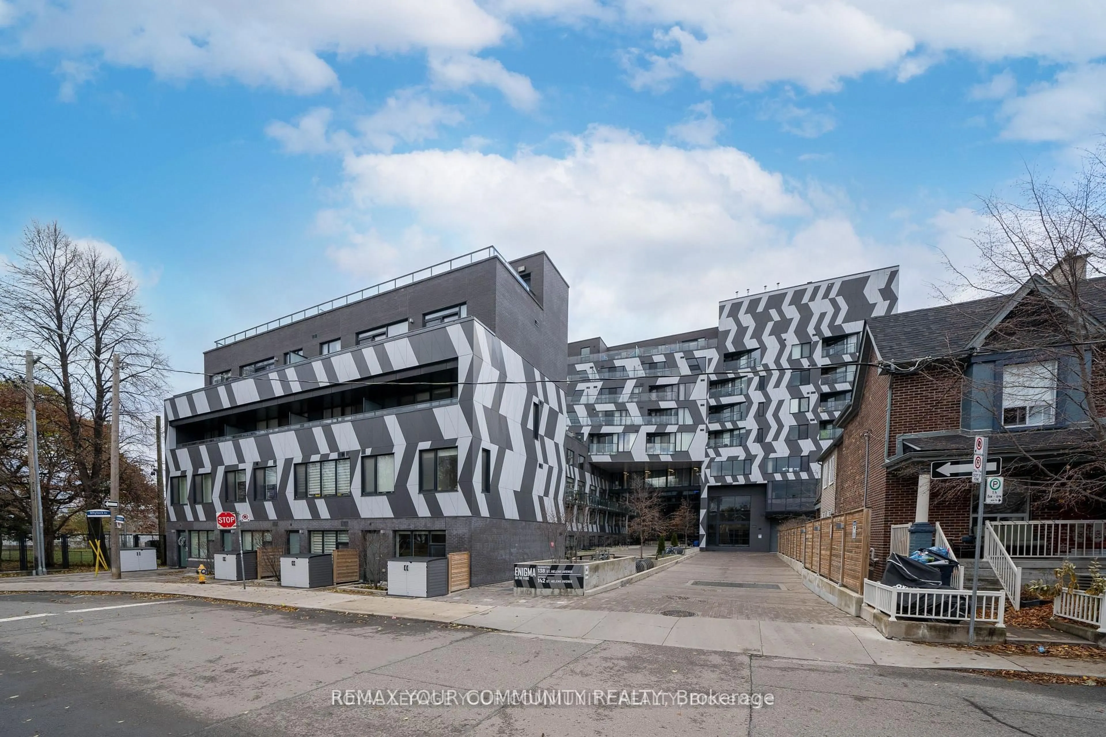 A pic from outside/outdoor area/front of a property/back of a property/a pic from drone, building for 138 St.Helens Ave #602, Toronto Ontario M6H 0B8