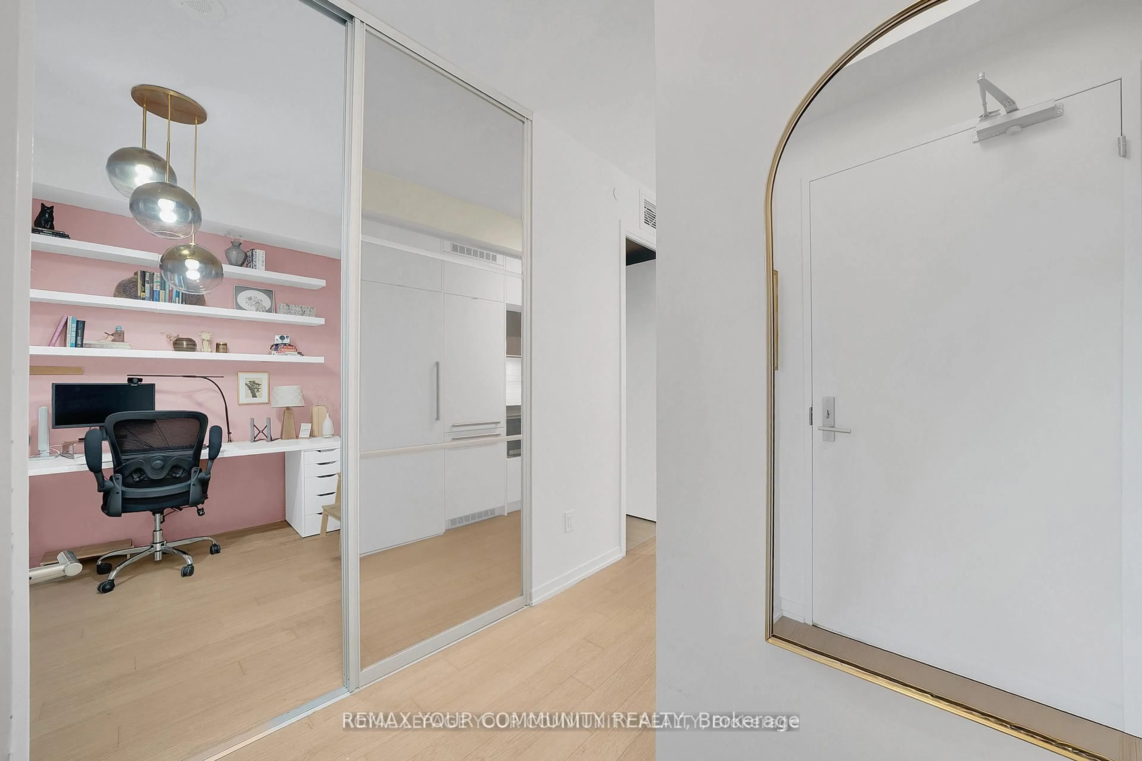 Indoor foyer for 138 St.Helens Ave #602, Toronto Ontario M6H 0B8