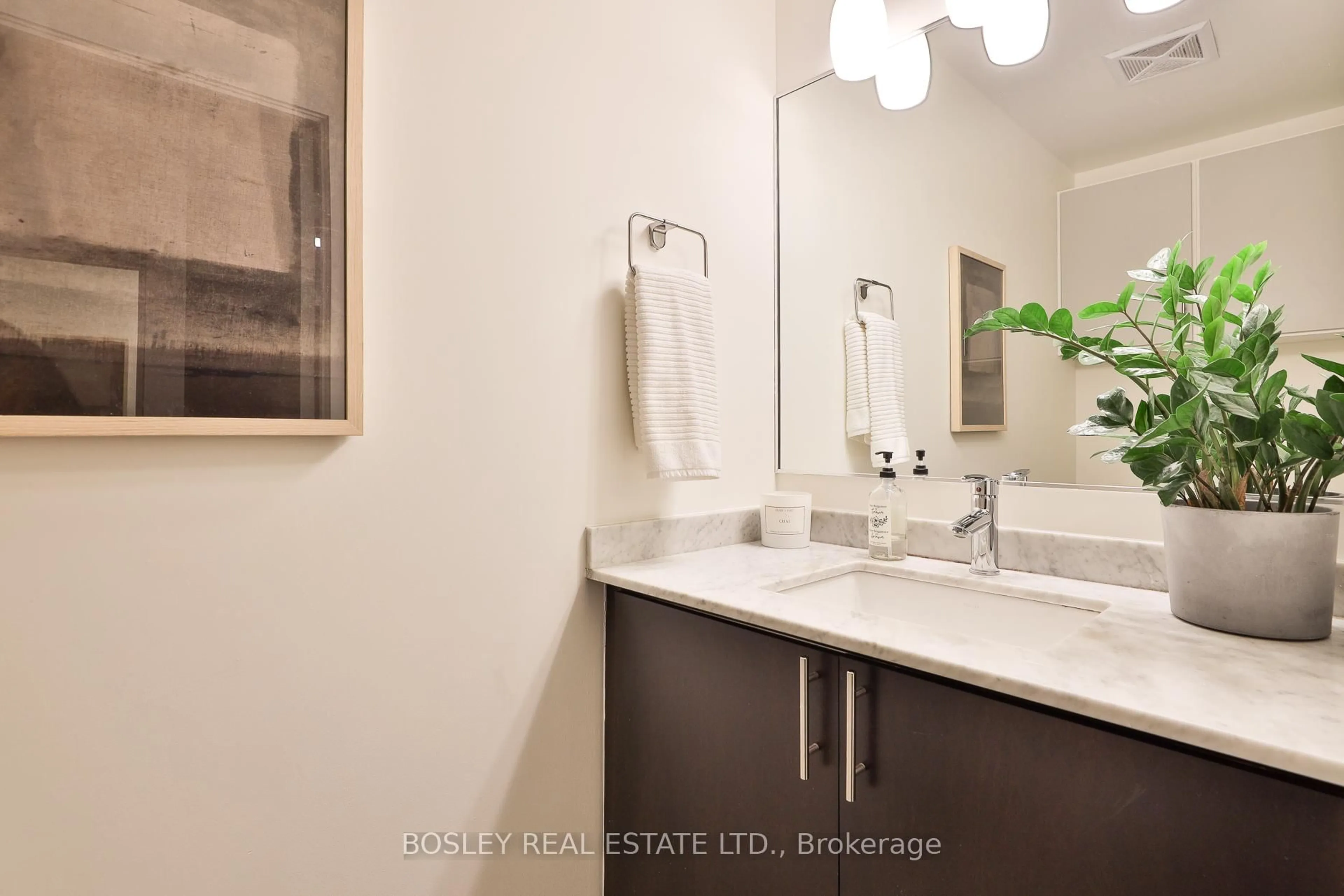 Standard bathroom, ceramic/tile floor for 260 Sackville St #315, Toronto Ontario M5A 0B3