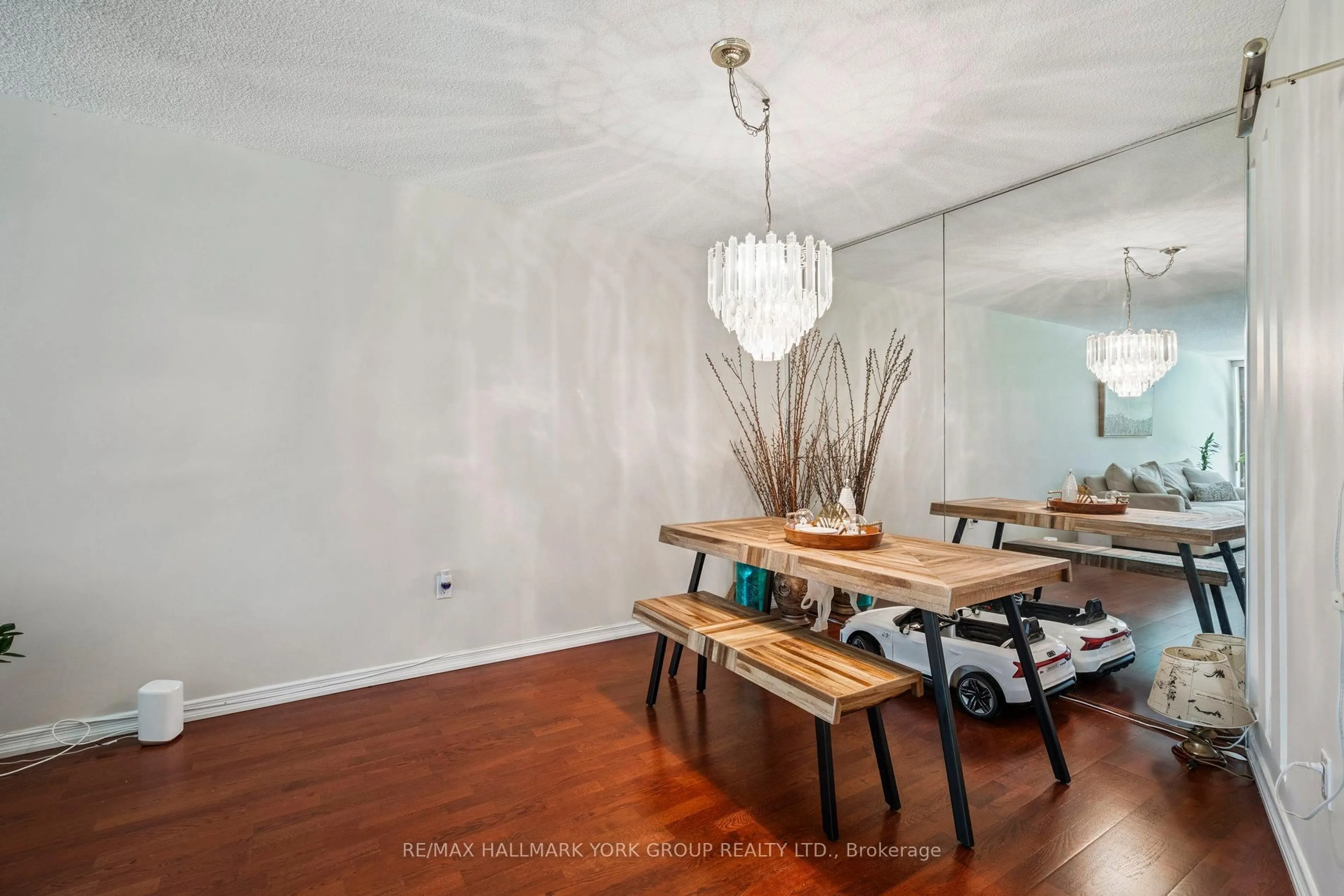Dining room, wood/laminate floor for 3303 Don Mills Rd #107, Toronto Ontario M2J 4T6