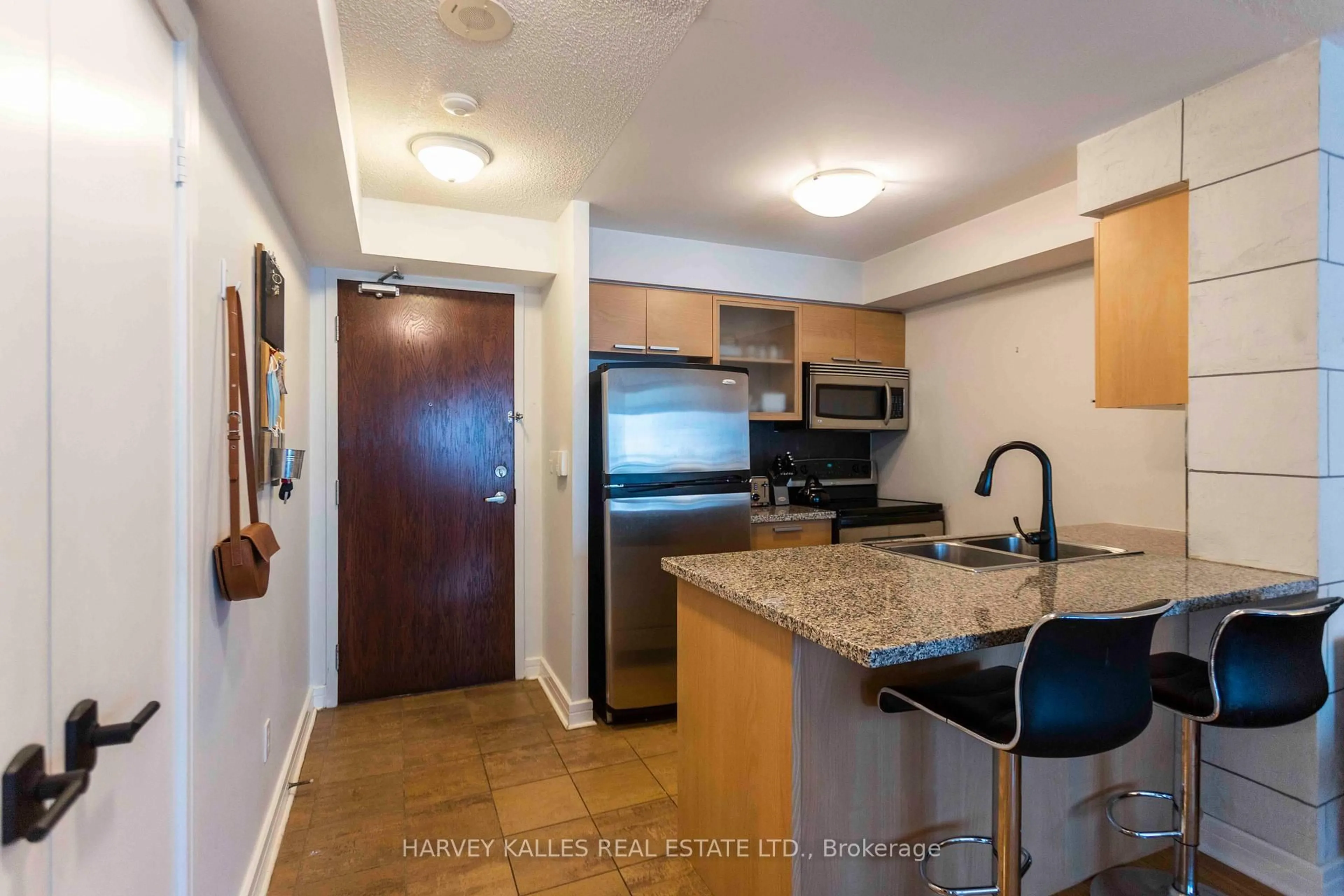 Standard kitchen, unknown for 16 Harrison Garden Blvd #411, Toronto Ontario M2N 7J6